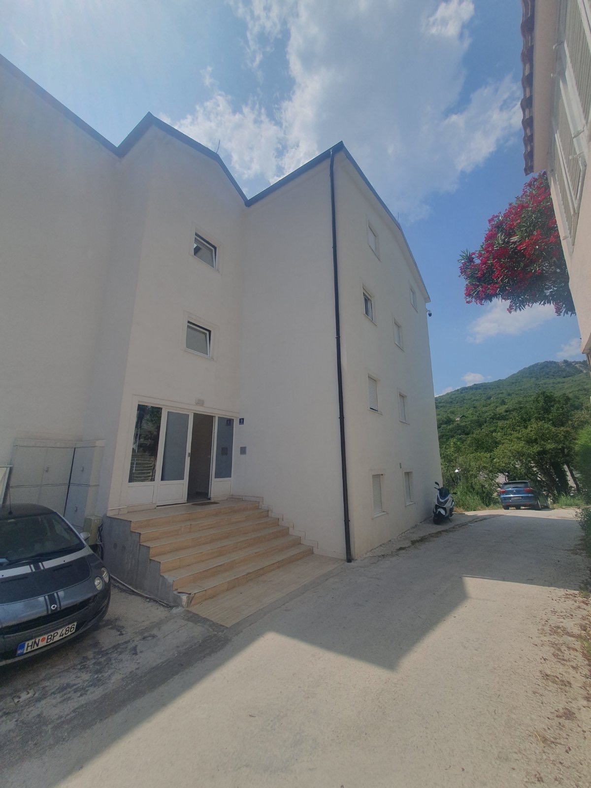 Prodajem stan u Herceg Novom