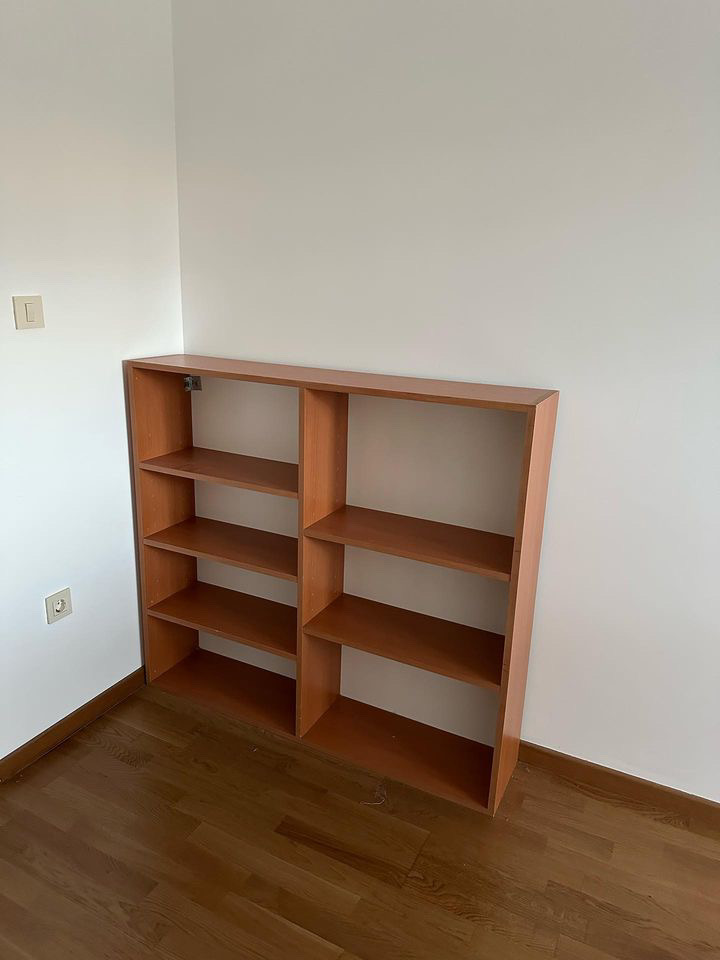 Prodajem dvije police 30e