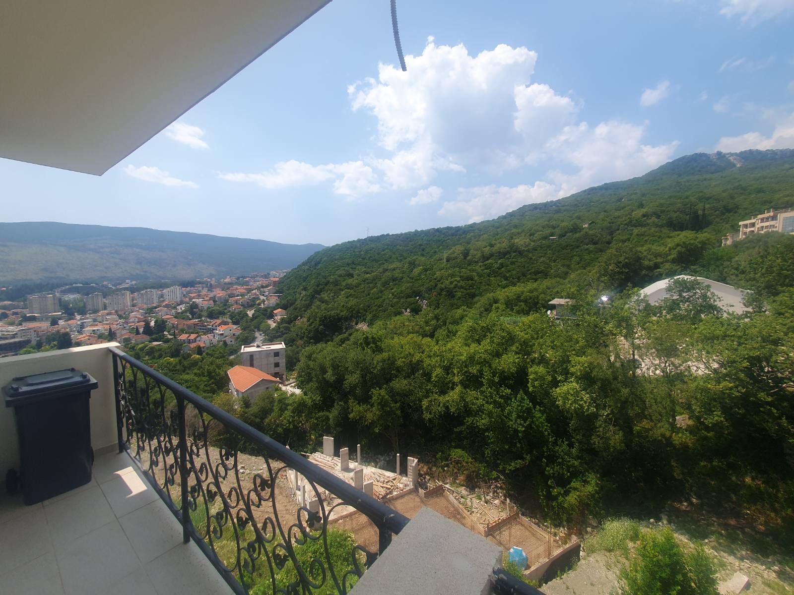 Prodajem stan u Herceg Novom