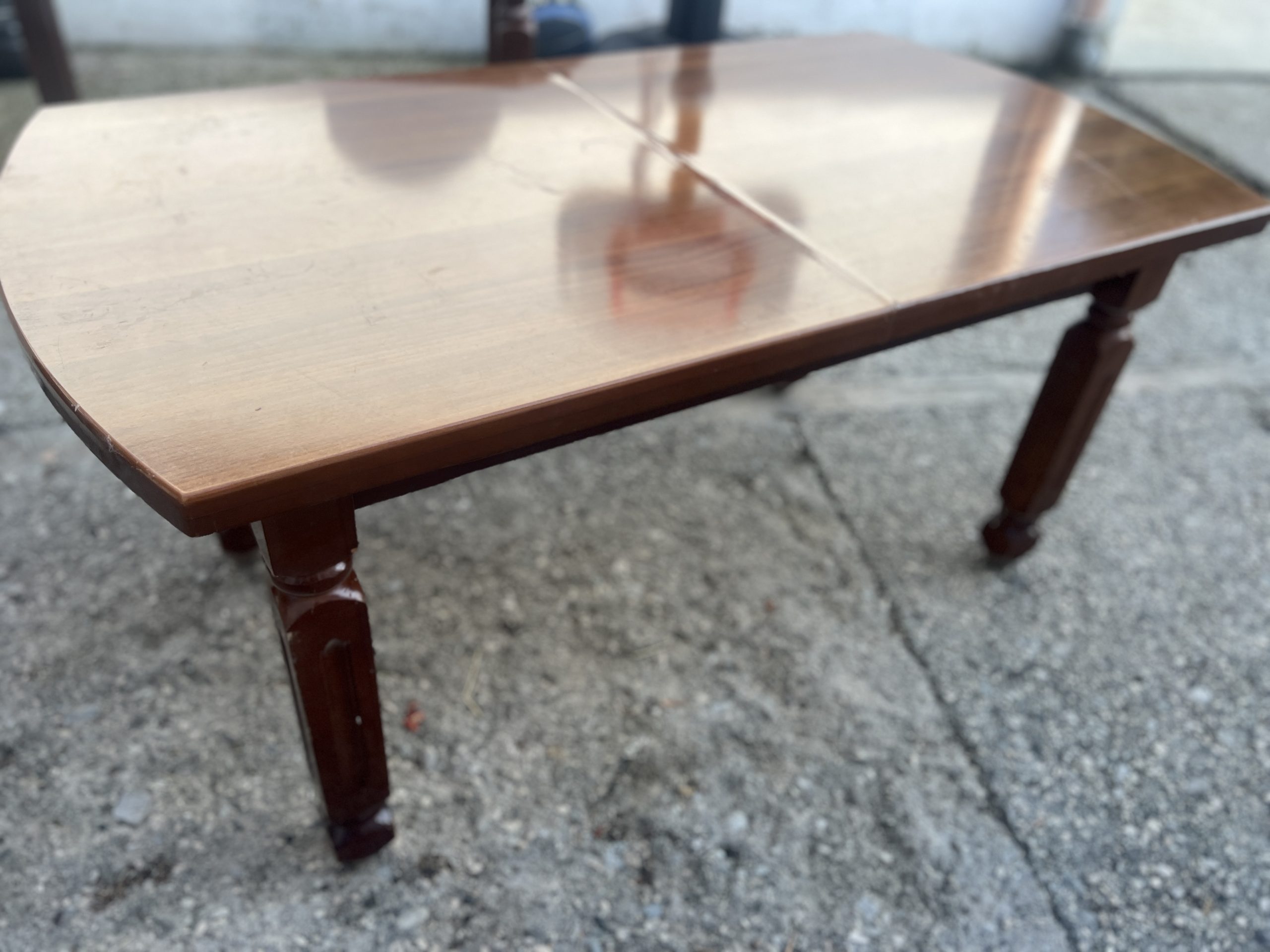 Prodajem sto za dnevni boravak