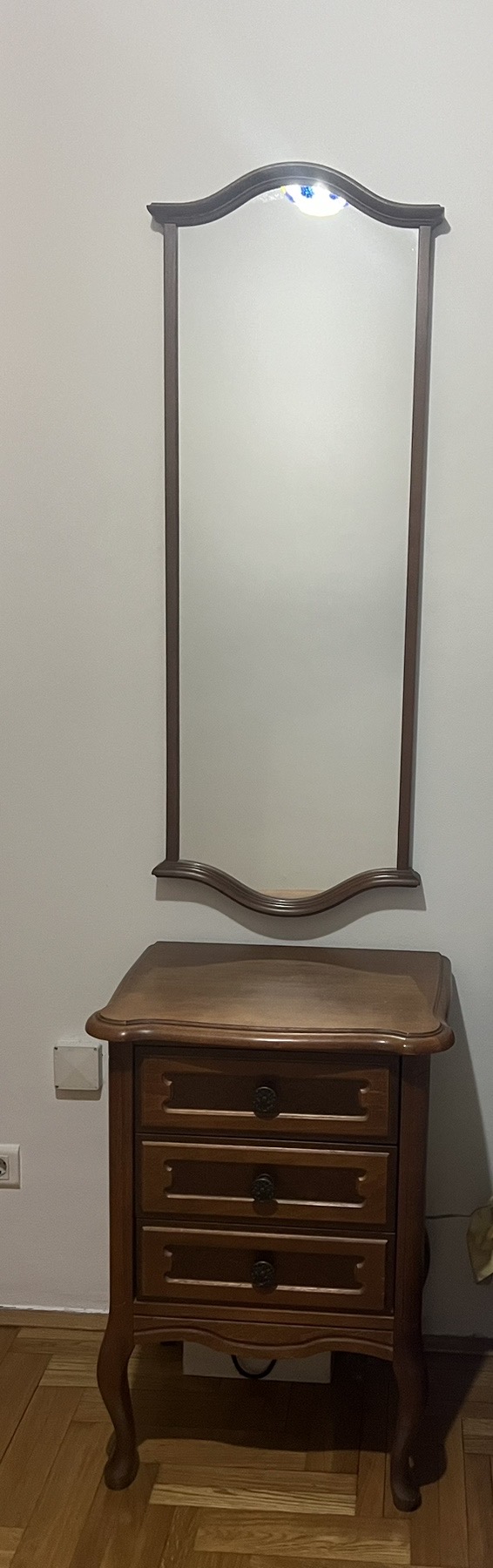 Dva nocna stocica sa ogledalom