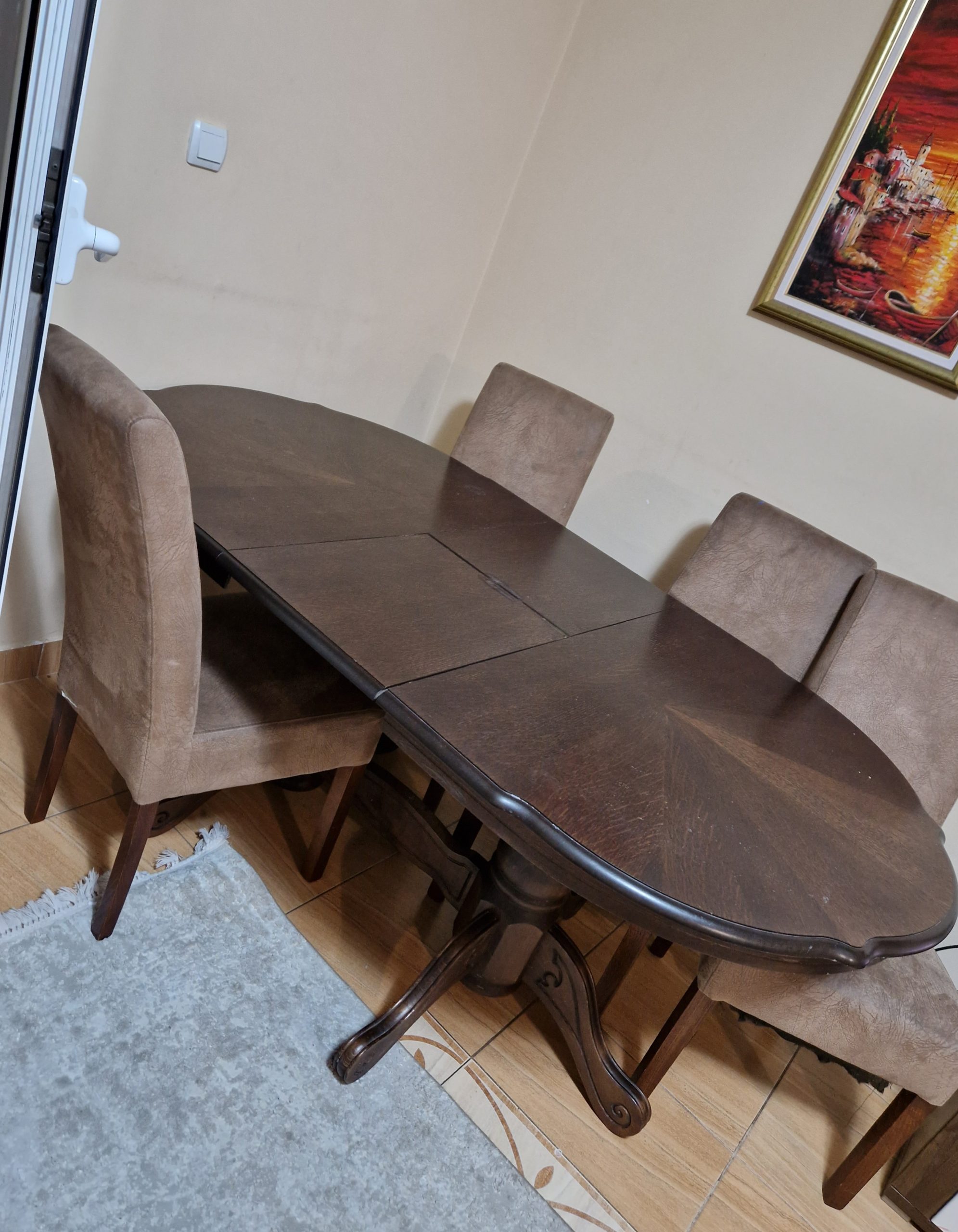 Prodajem trpezarijski sto