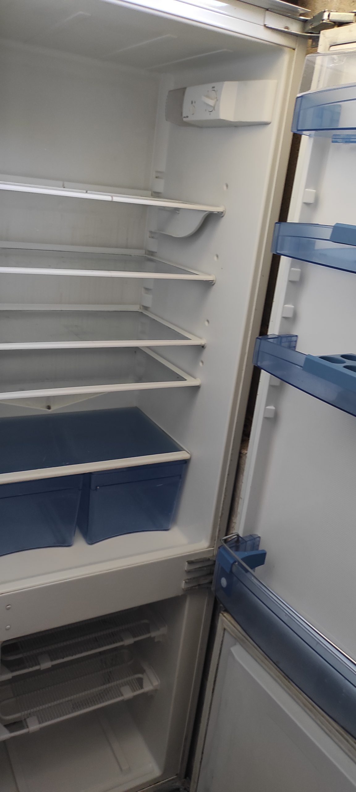 Prodajem razne stvari povoljno