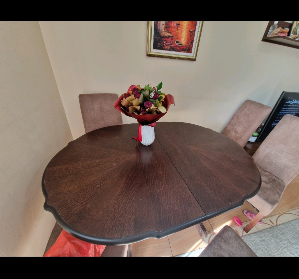 Prodajem trpezarijski sto