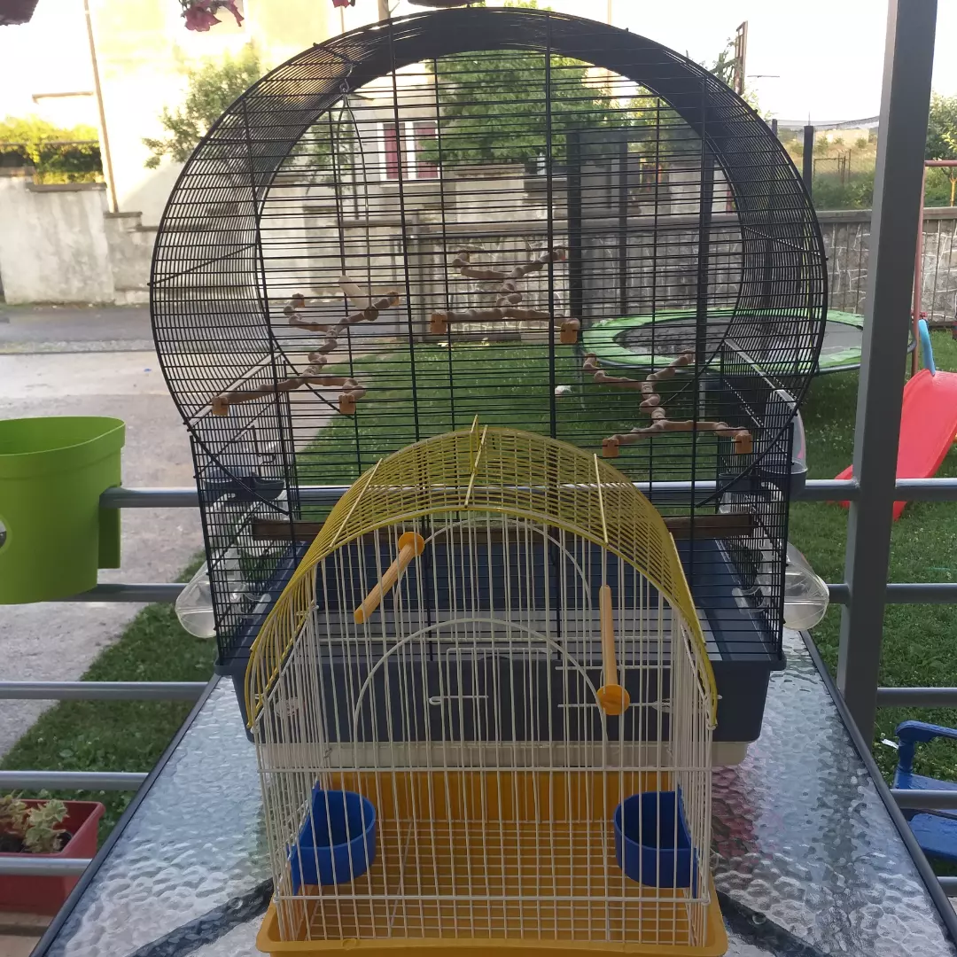 Prodajem dva kaveza za ptice