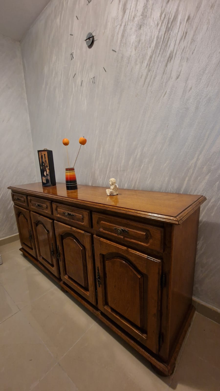 Prodajem komodu puno drvo