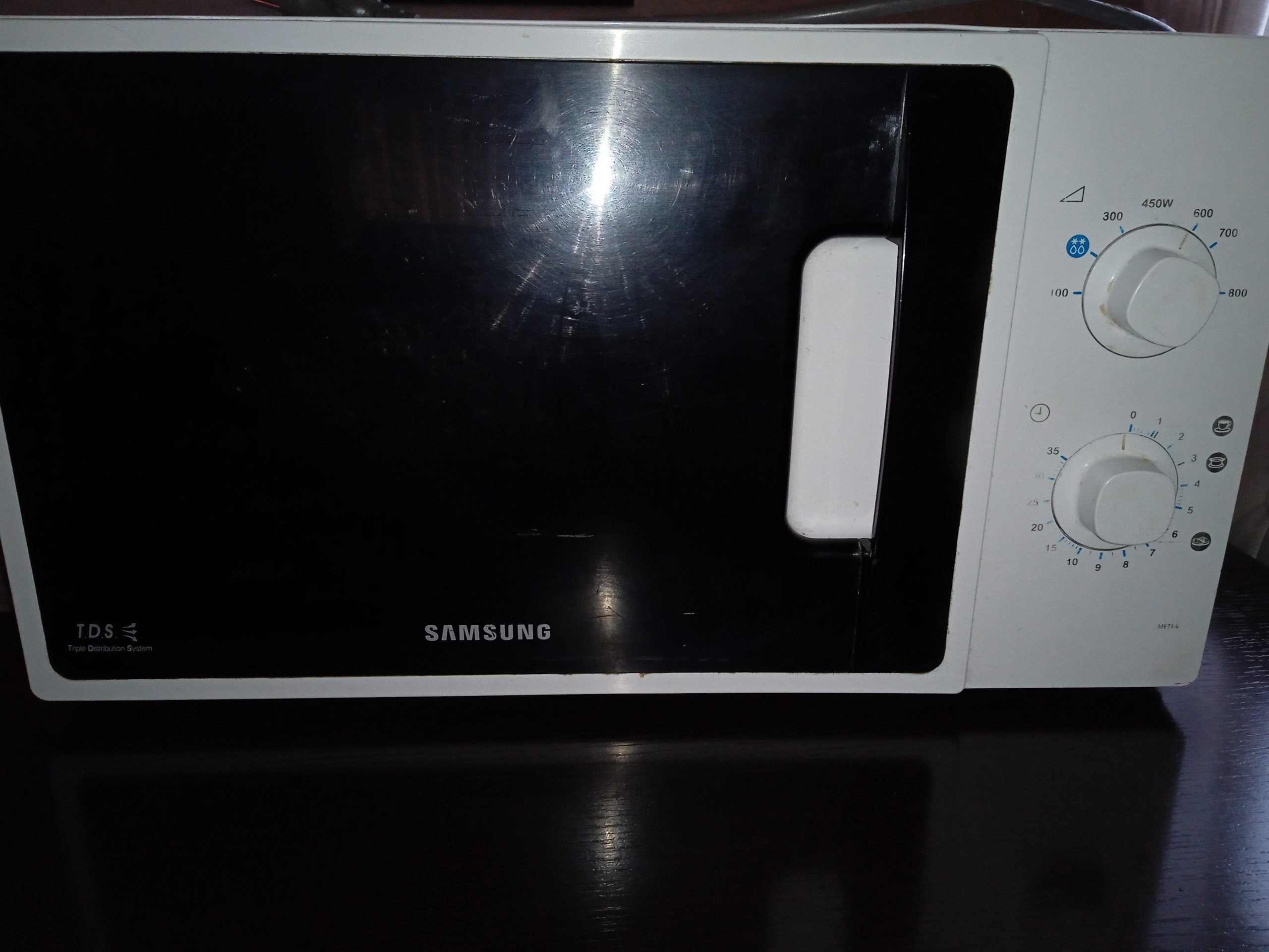 Prodajem mikrotalasnu