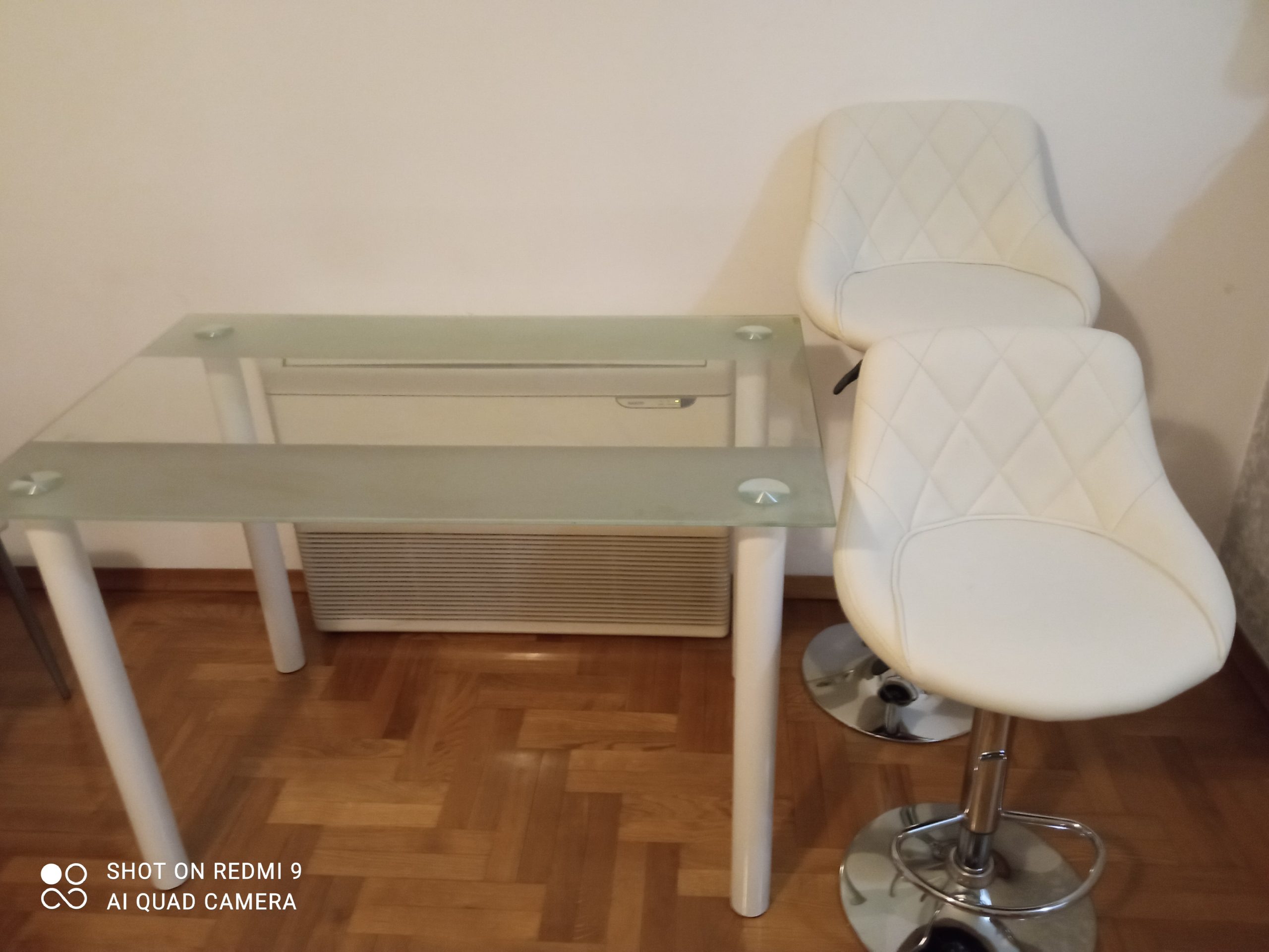 Sto i dvije sank stolice