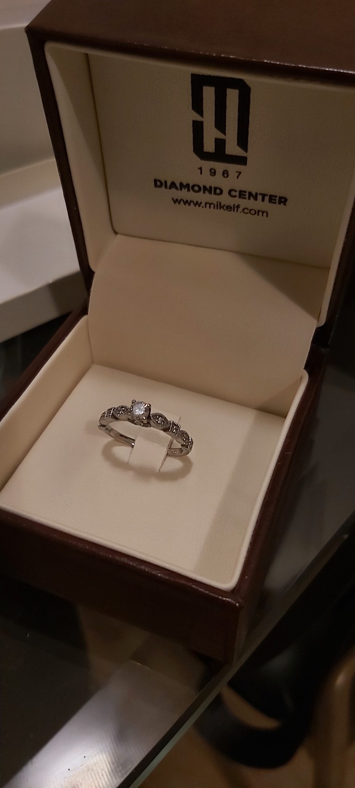 Prodajem dijamantski prsten