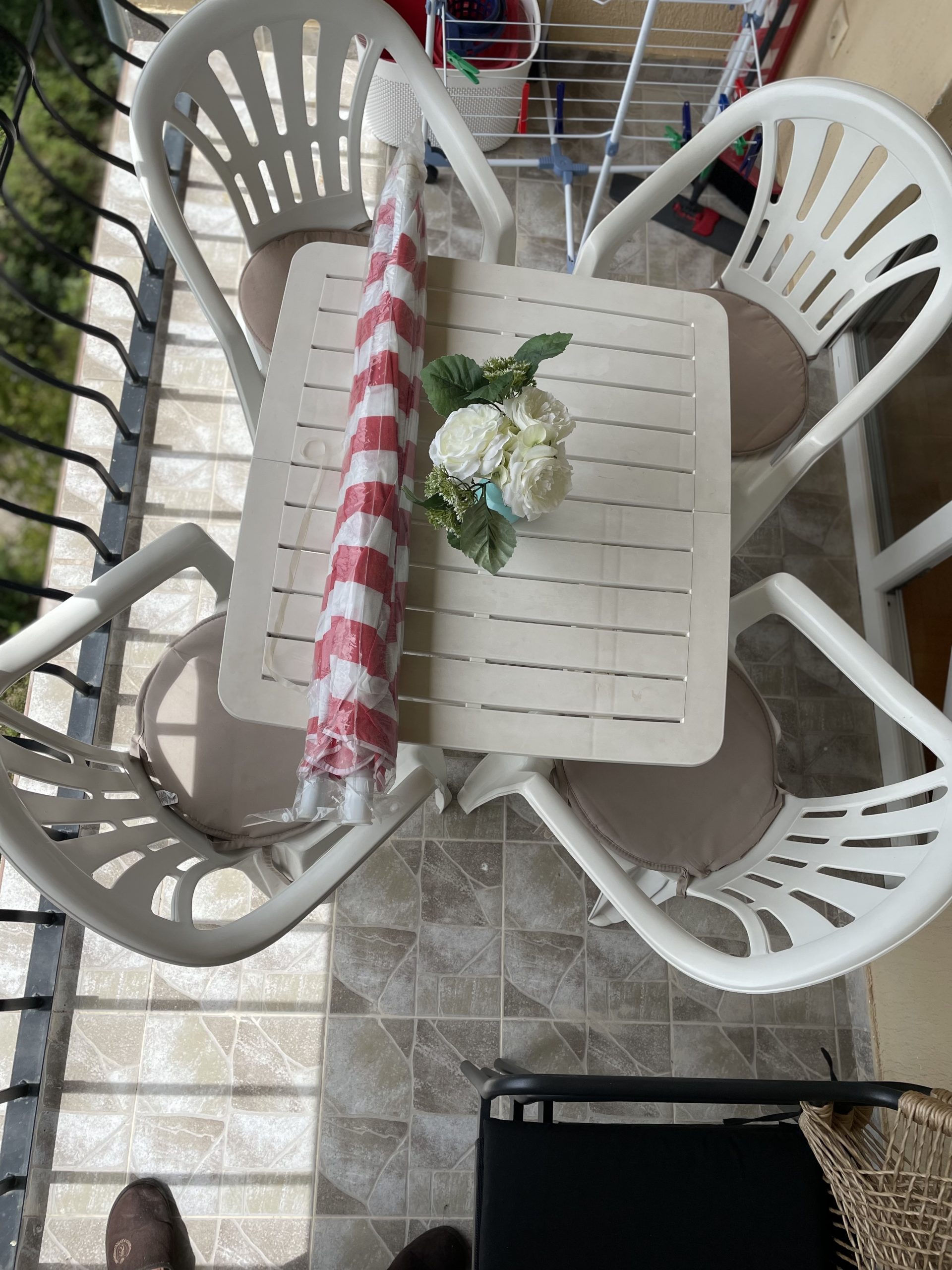 Sto i četiri stolice+suncobran