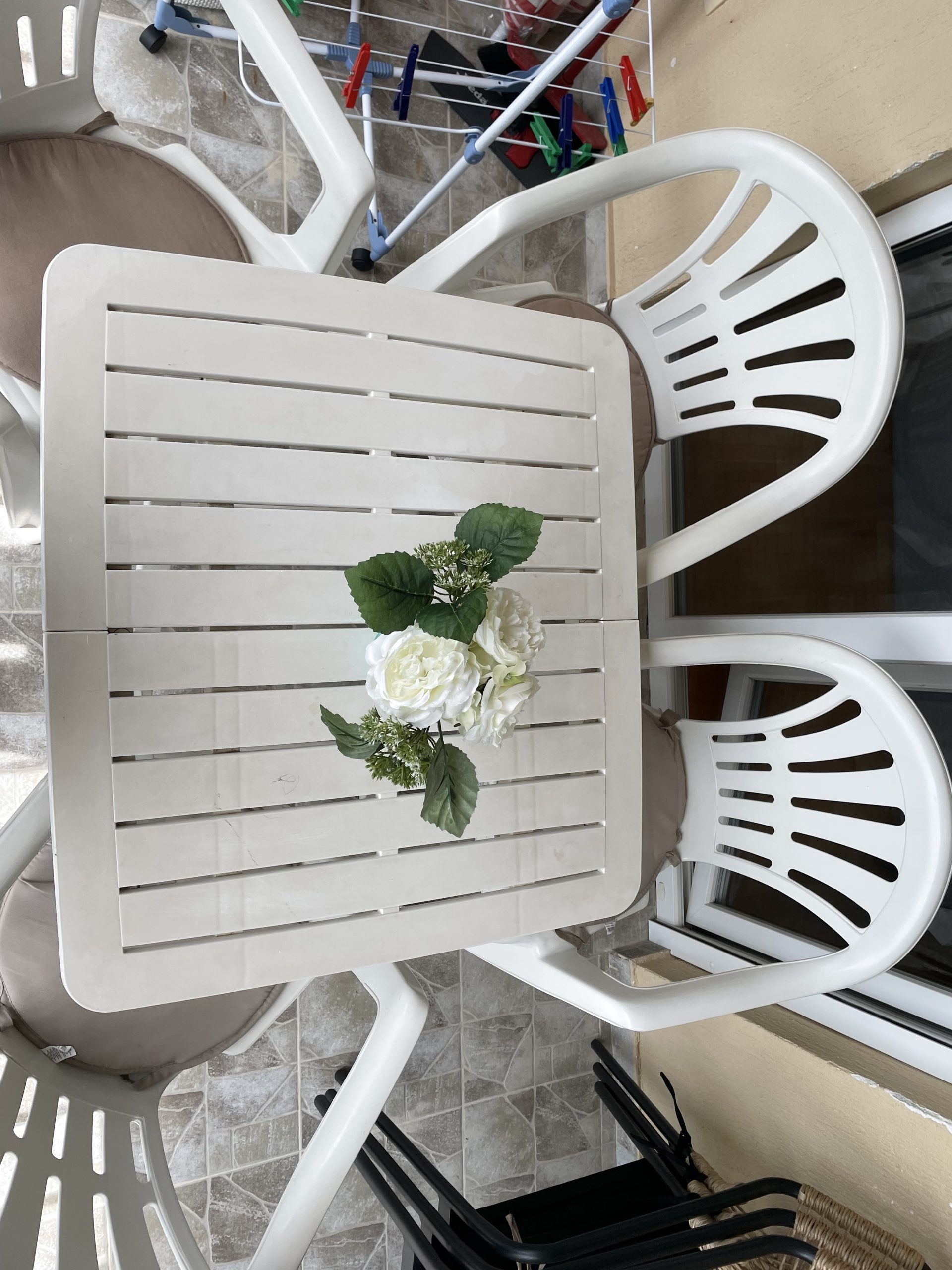 Sto i četiri stolice+suncobran