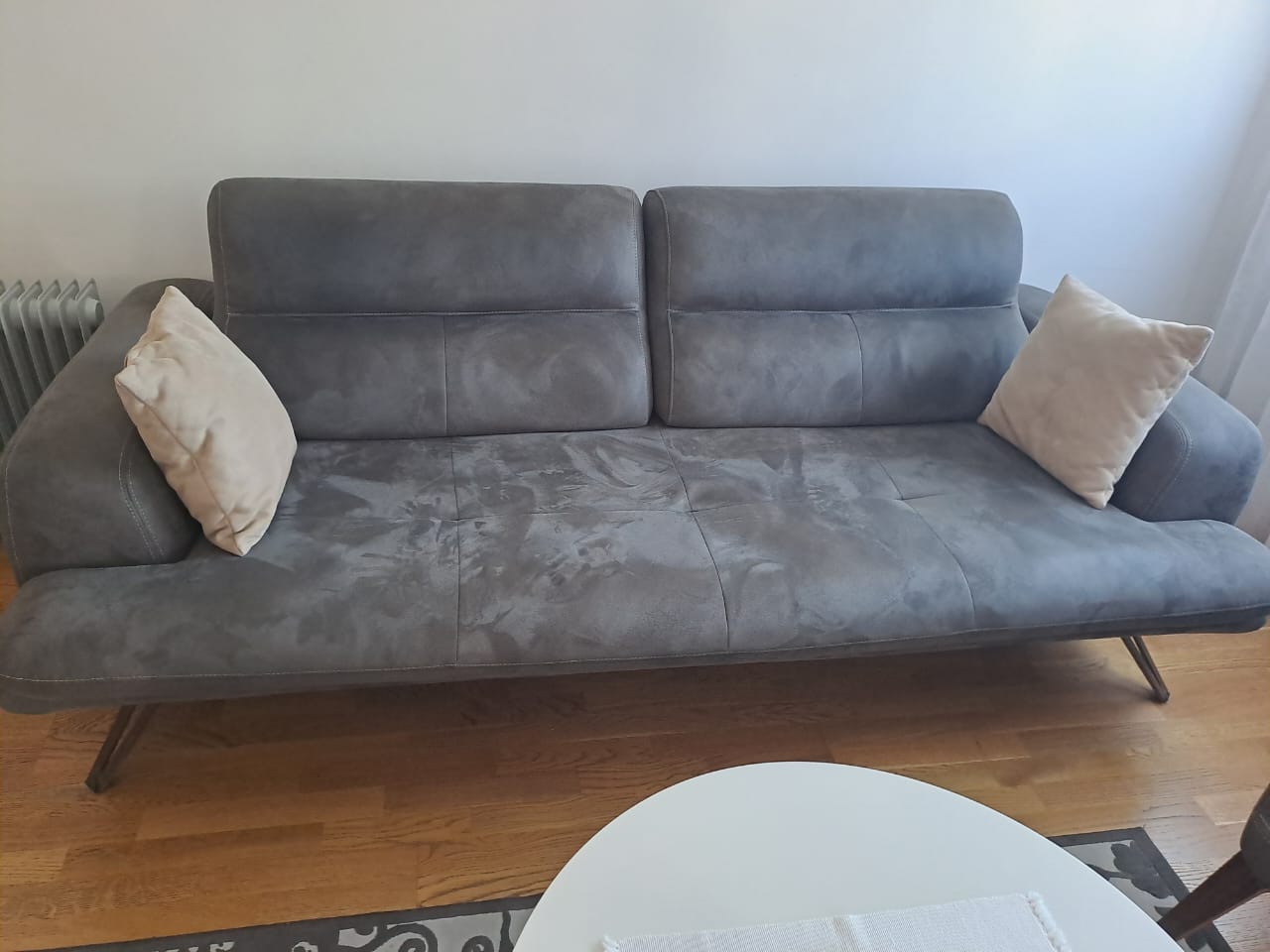 Prodajem trosjed i fotelju