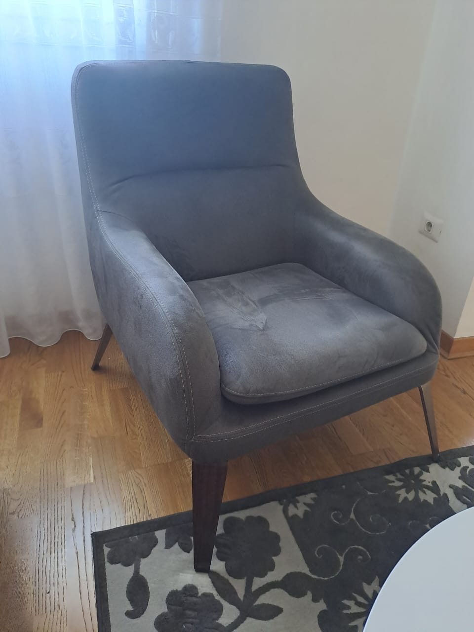 Prodajem trosjed i fotelju