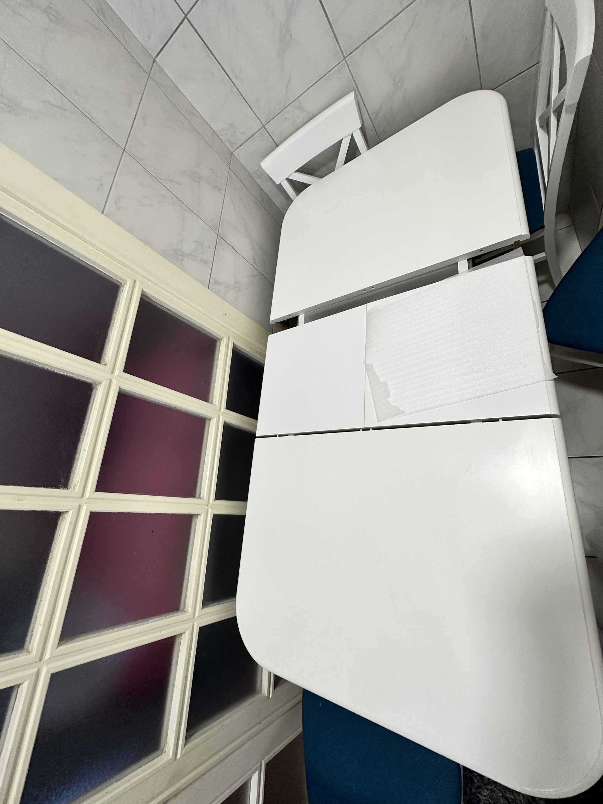 trepezarijski sto i 4 stolice