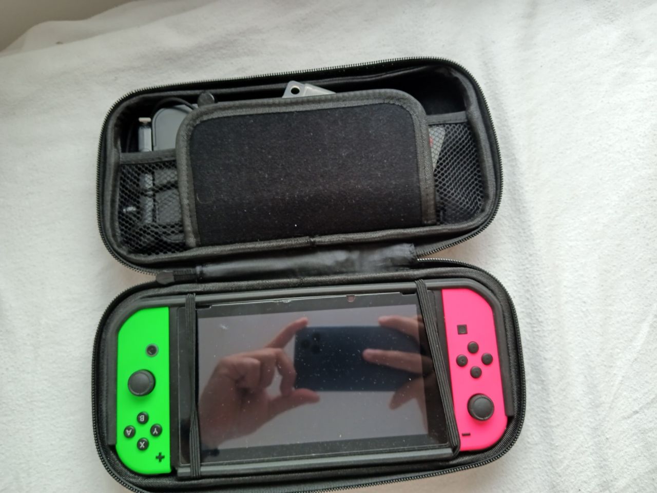 Nintendo Switch plus 4 igrice