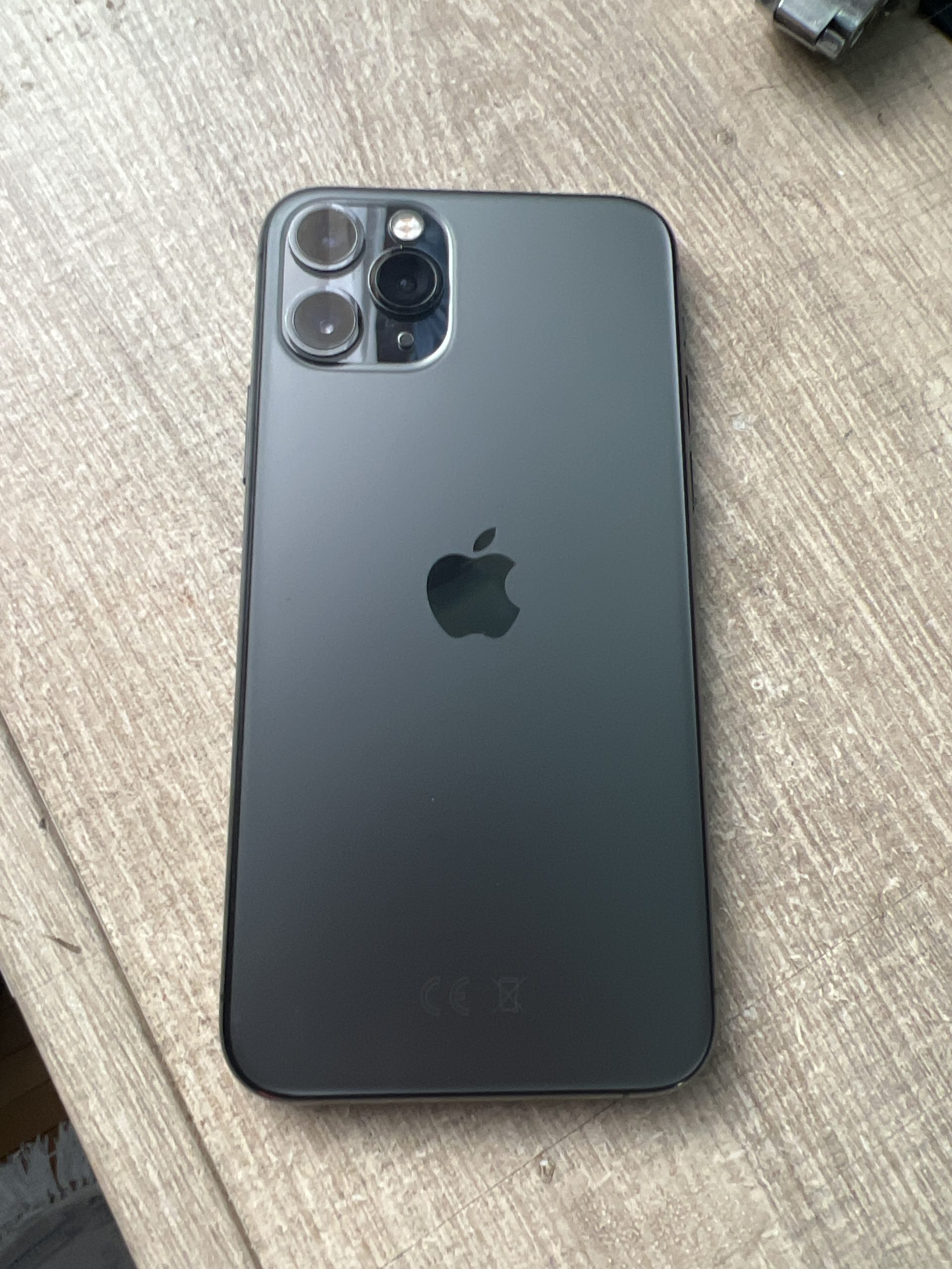 Prodajem iphon 11 pro 256 gb