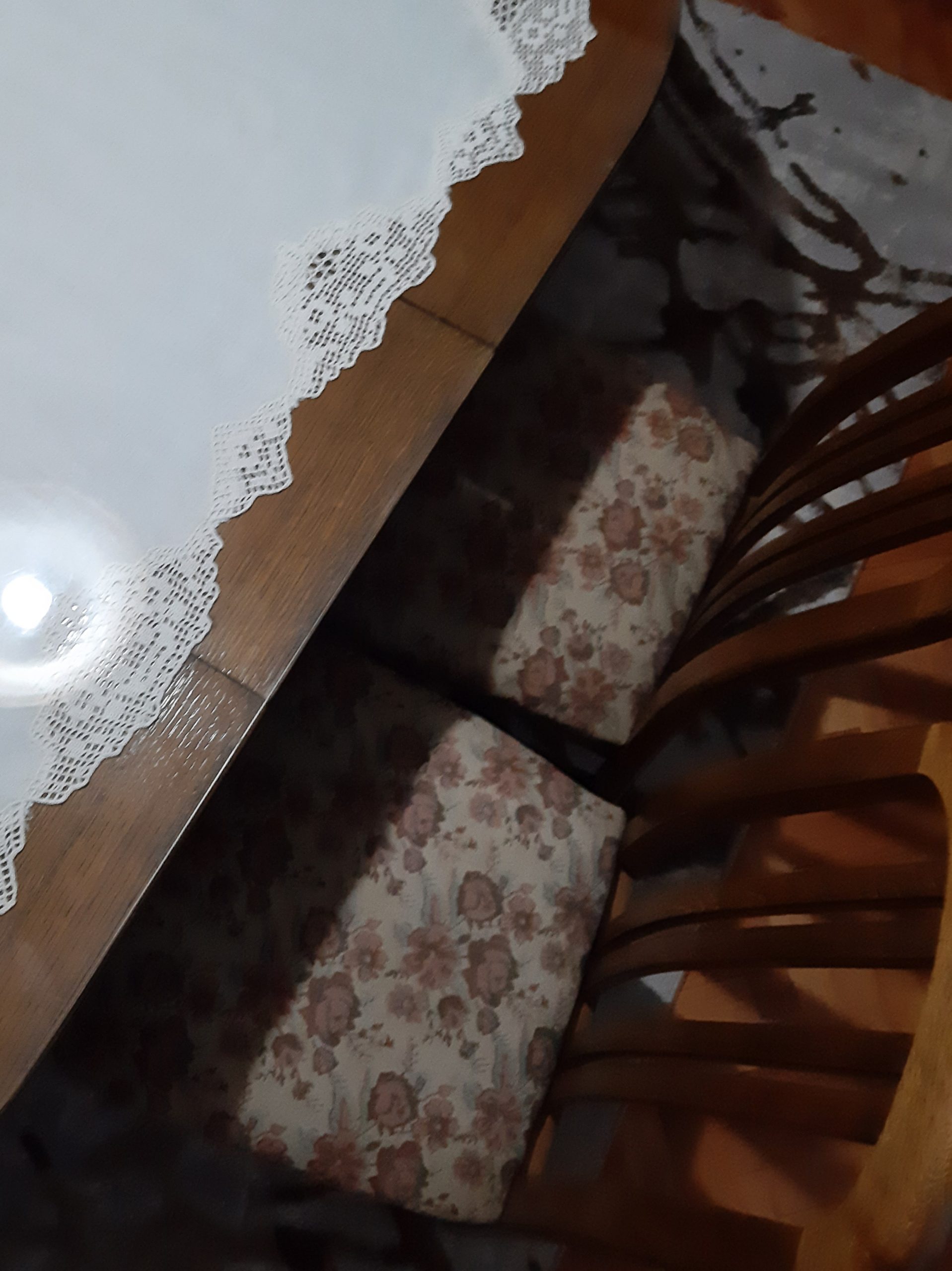 Trpezarijski sto sa 6 stolica