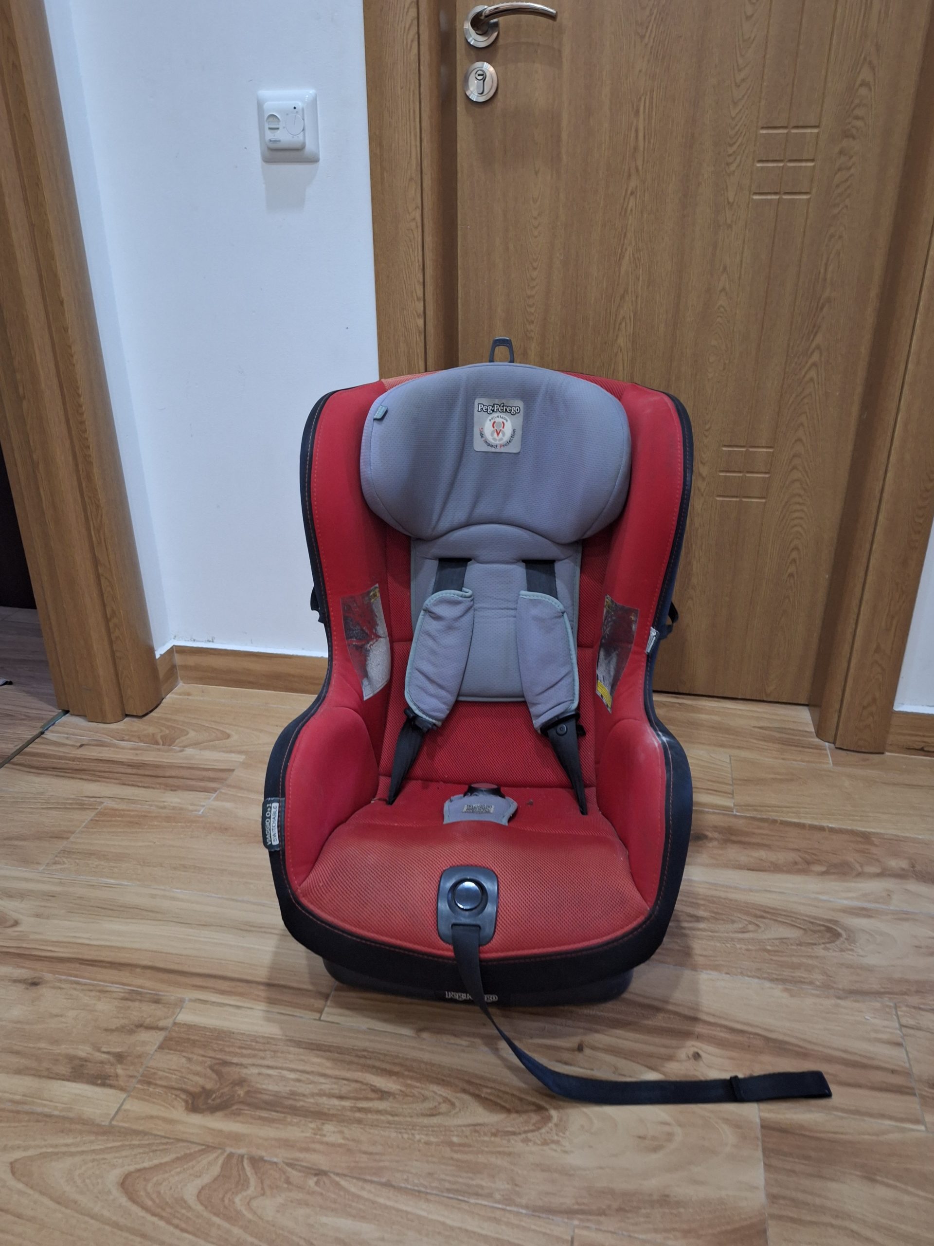 Prodajem 2 auto sjedista