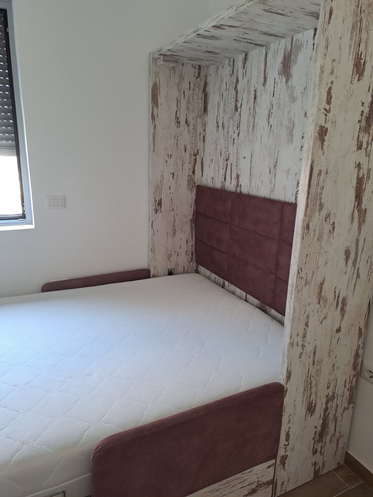 Prodajem ocuvan krevet