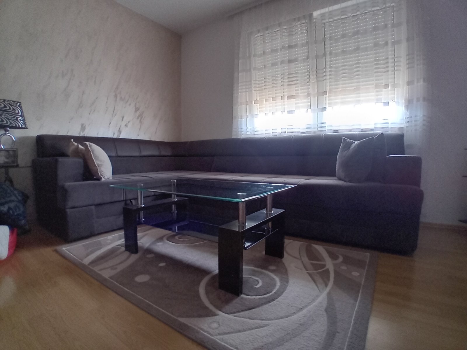 Prodajem stocic i ugaonu