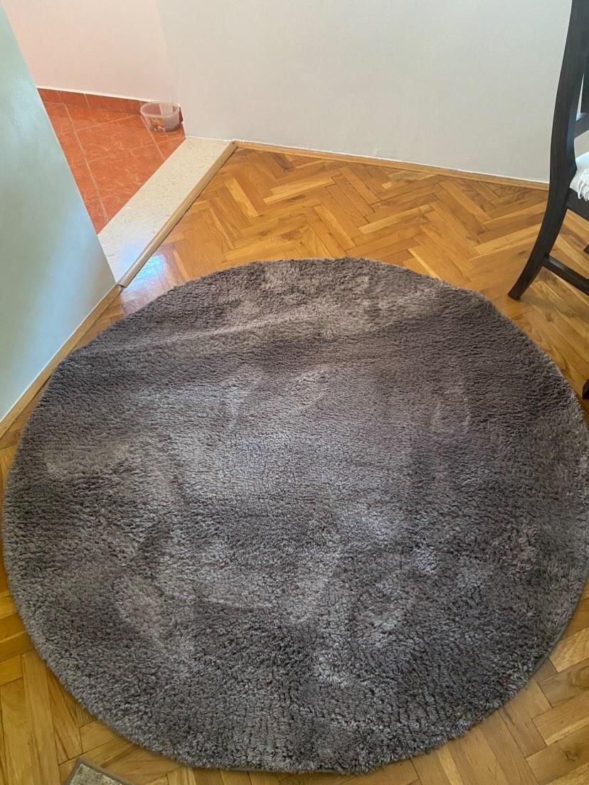 Okrugli tepih prečnika 160cm
