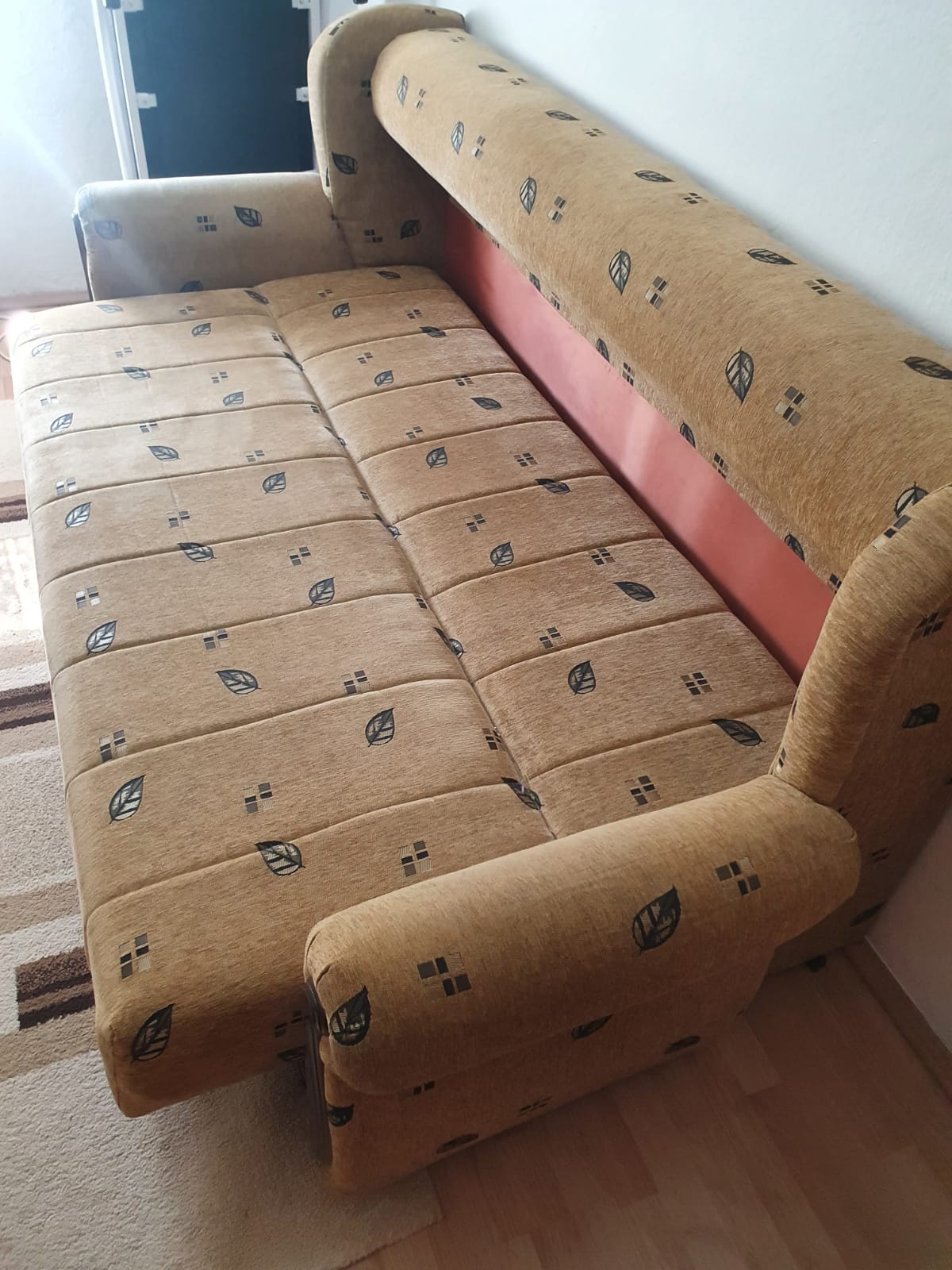 Krevet-dvosjed na razvlacenje