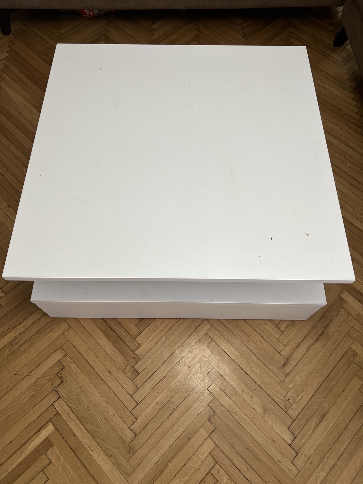 Prodajem sto, komodu i čiviluk