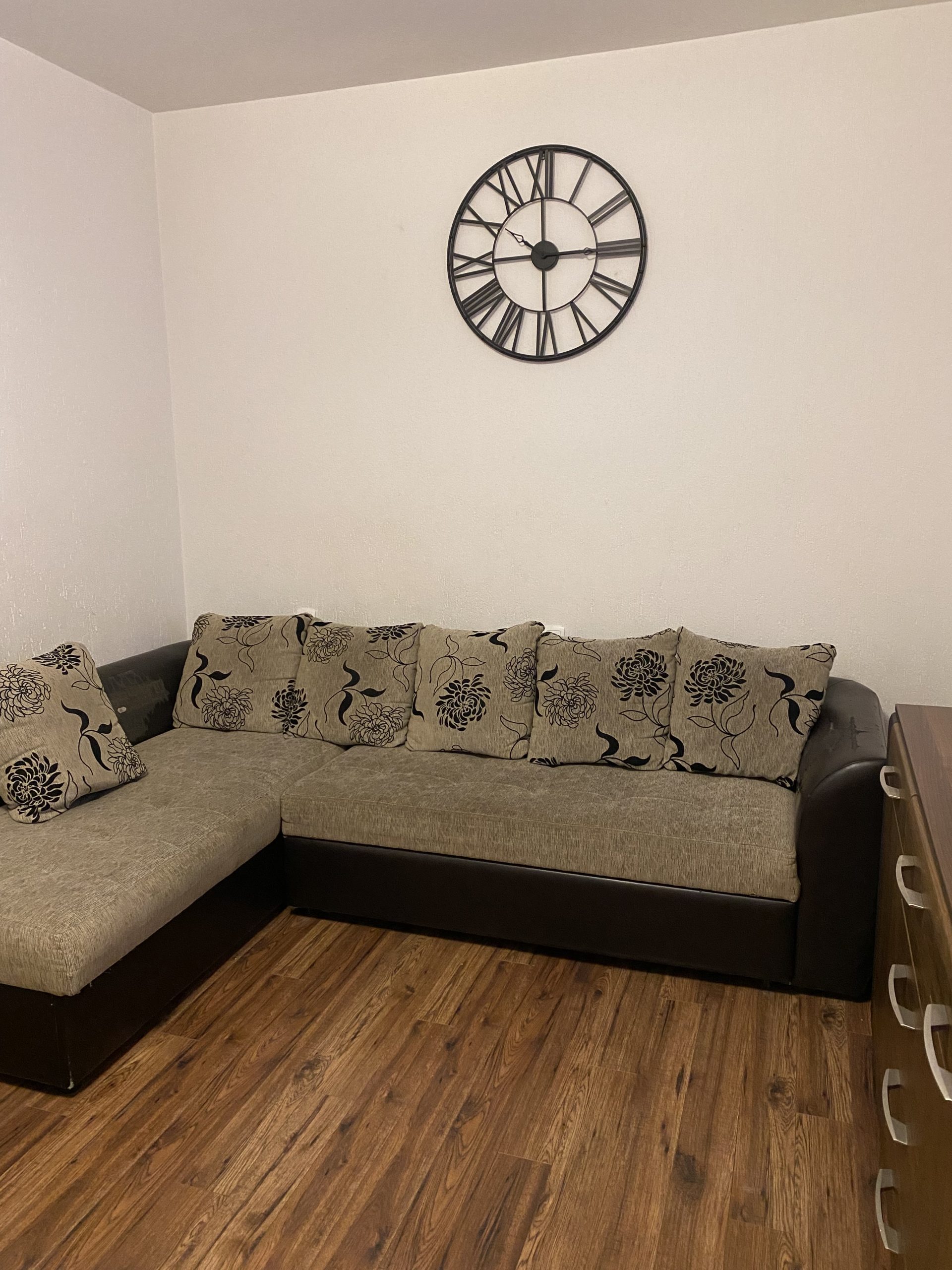 ugaona + ormar 100€