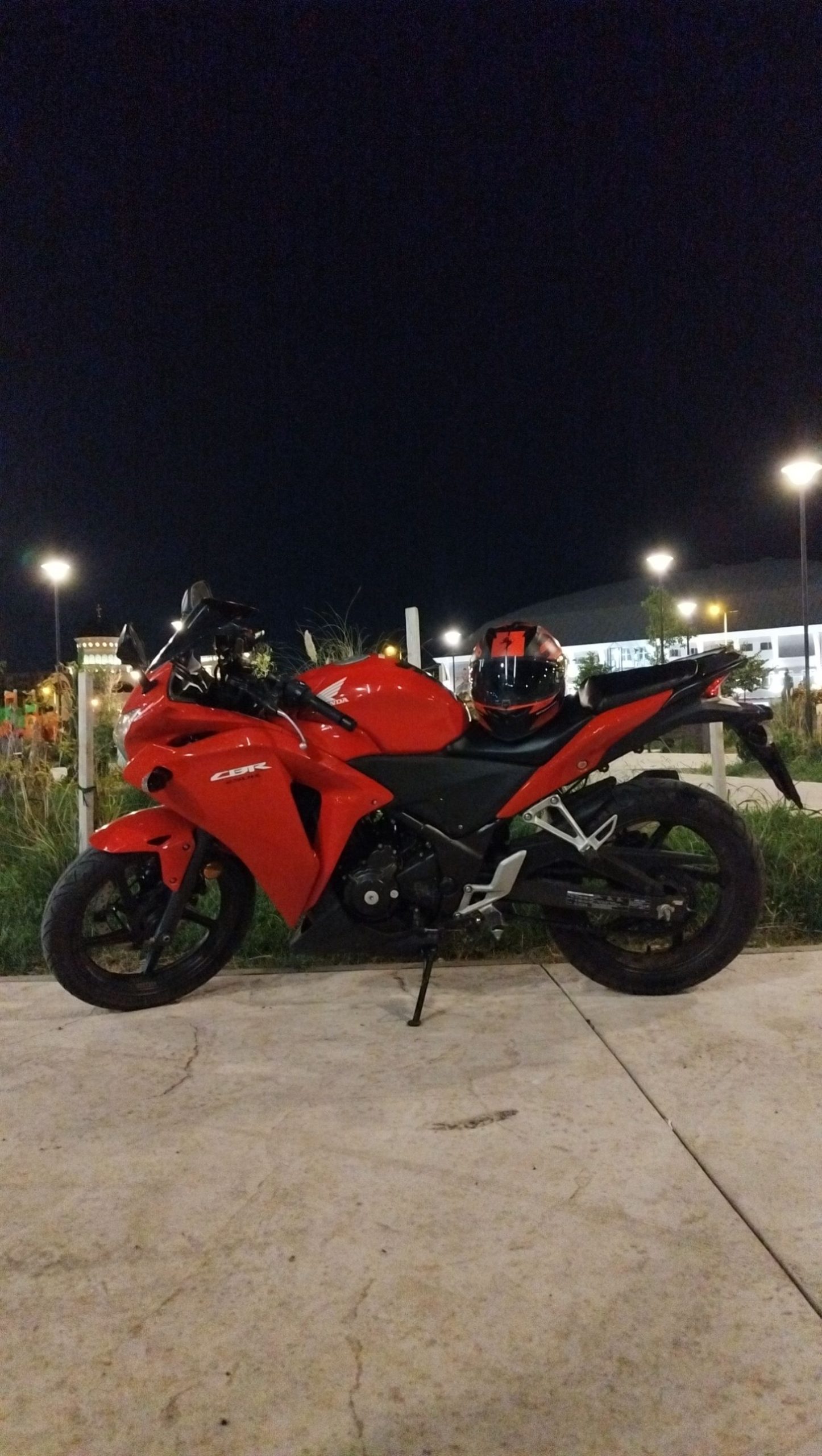 Prodajem Hondu CBR 250r