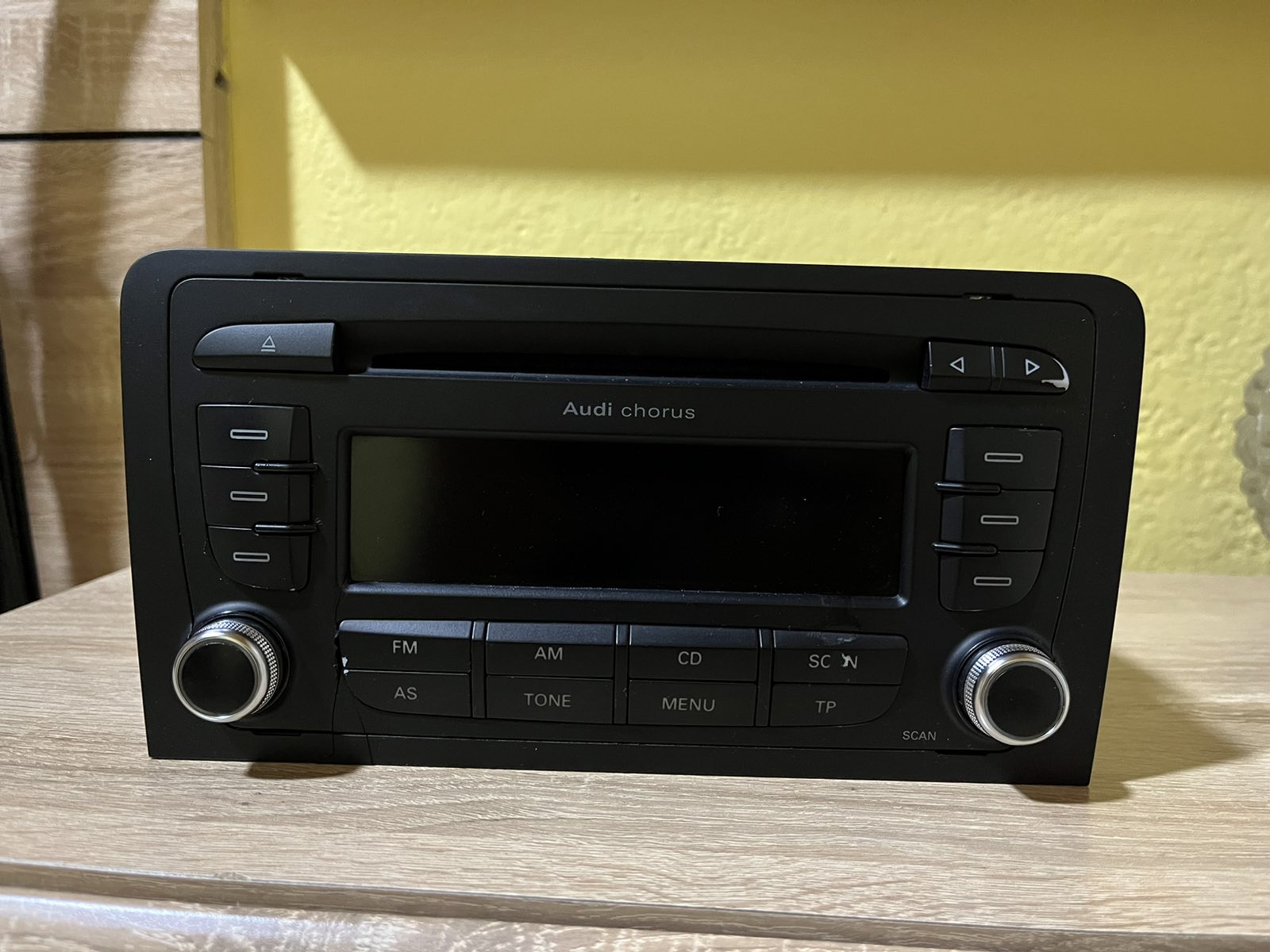 Prodajem fabricku muziku AUDI