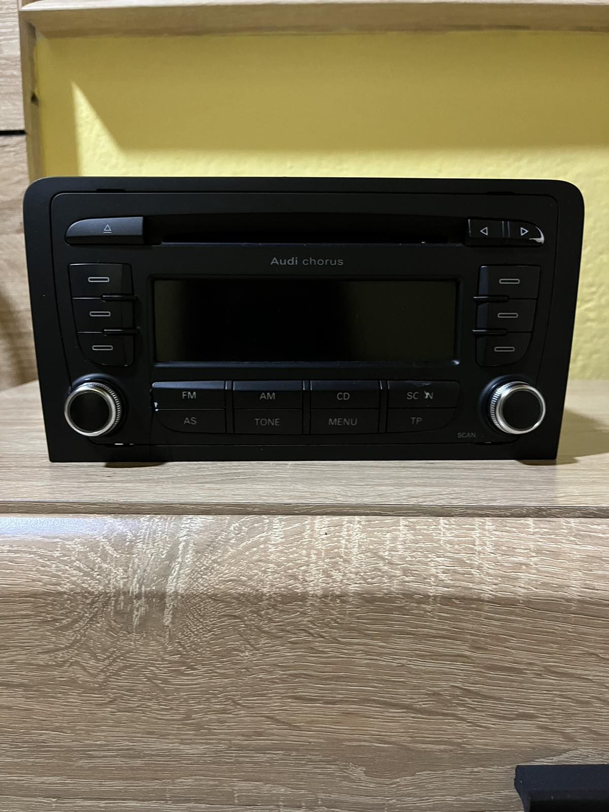 Prodajem fabricku muziku AUDI