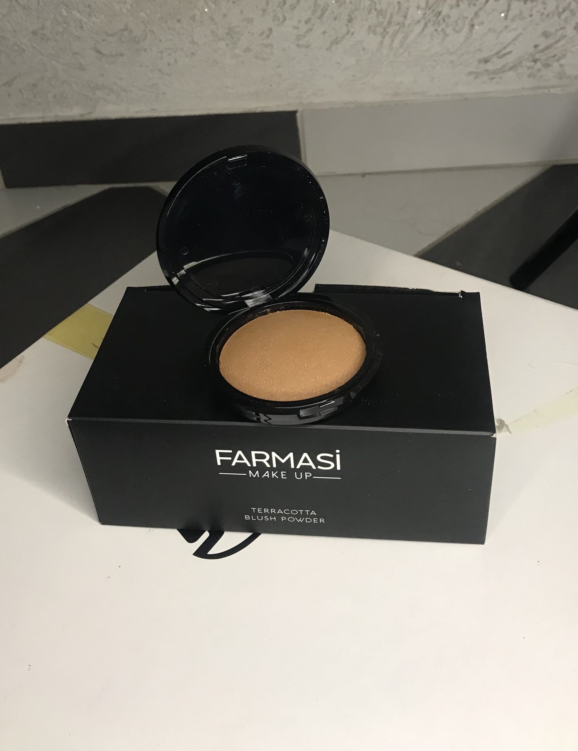 Prodajemzenskupolovnugarderobu