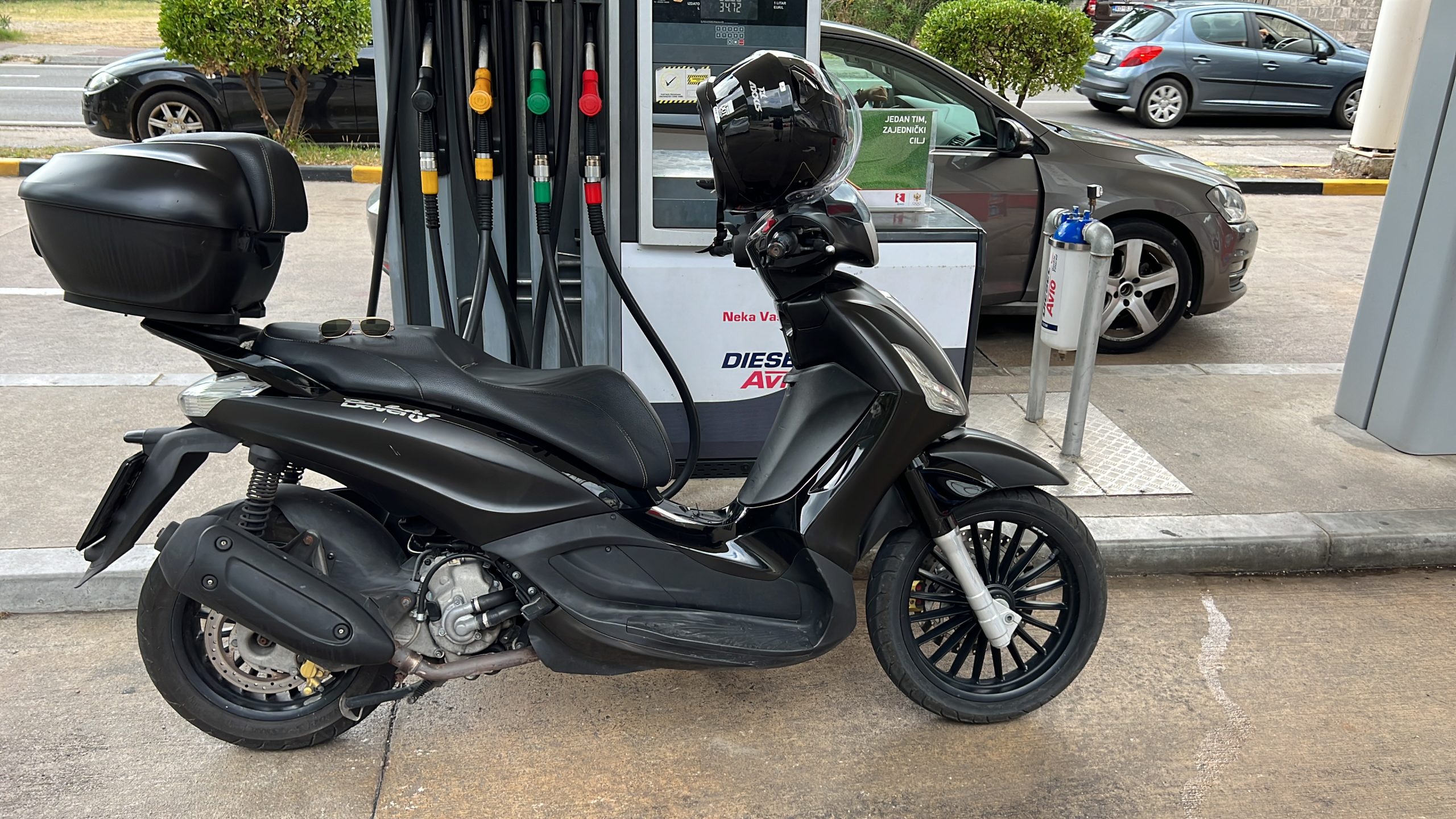 Prodajem Beverly 300S 2016 god