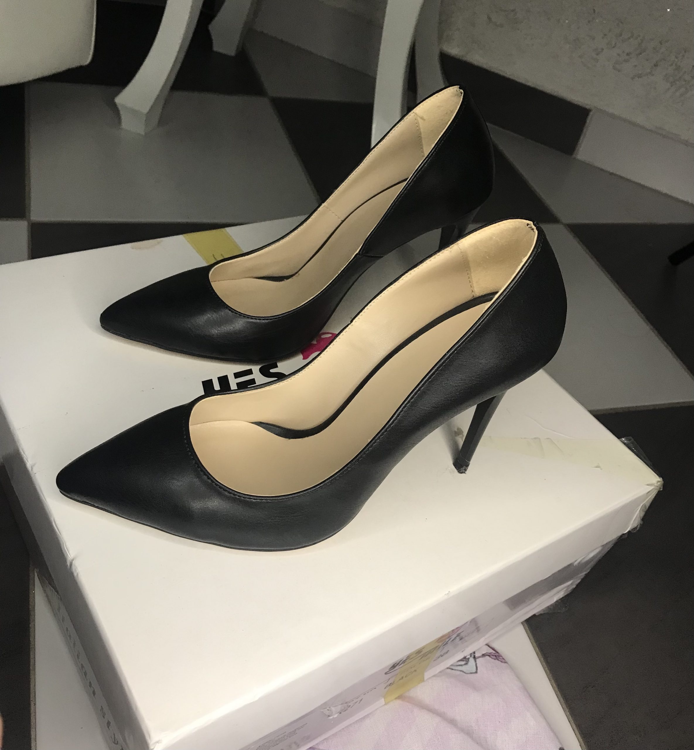 Prodajemzenskupolovnugarderobu