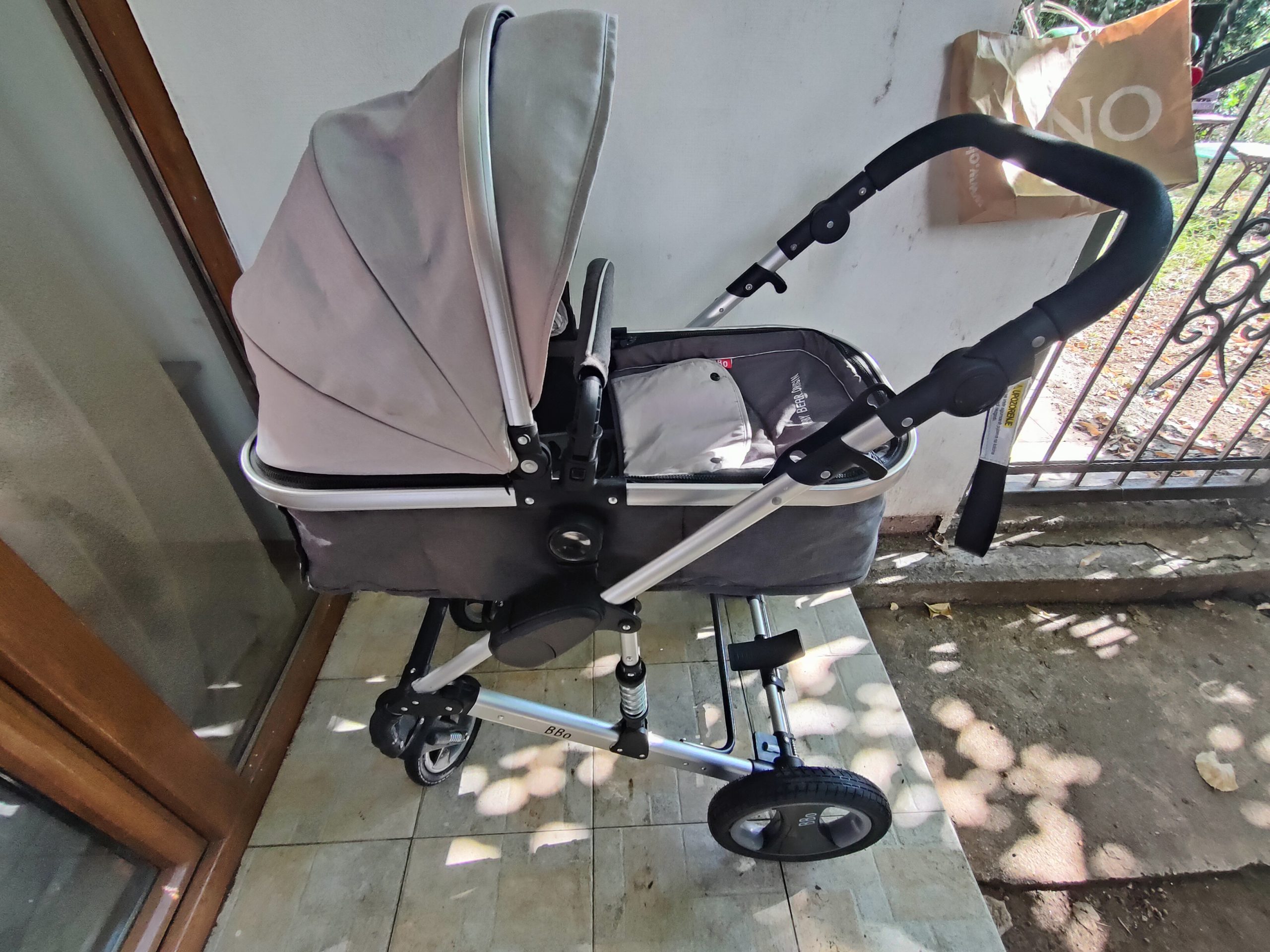 Prodajem super očuvana kolica