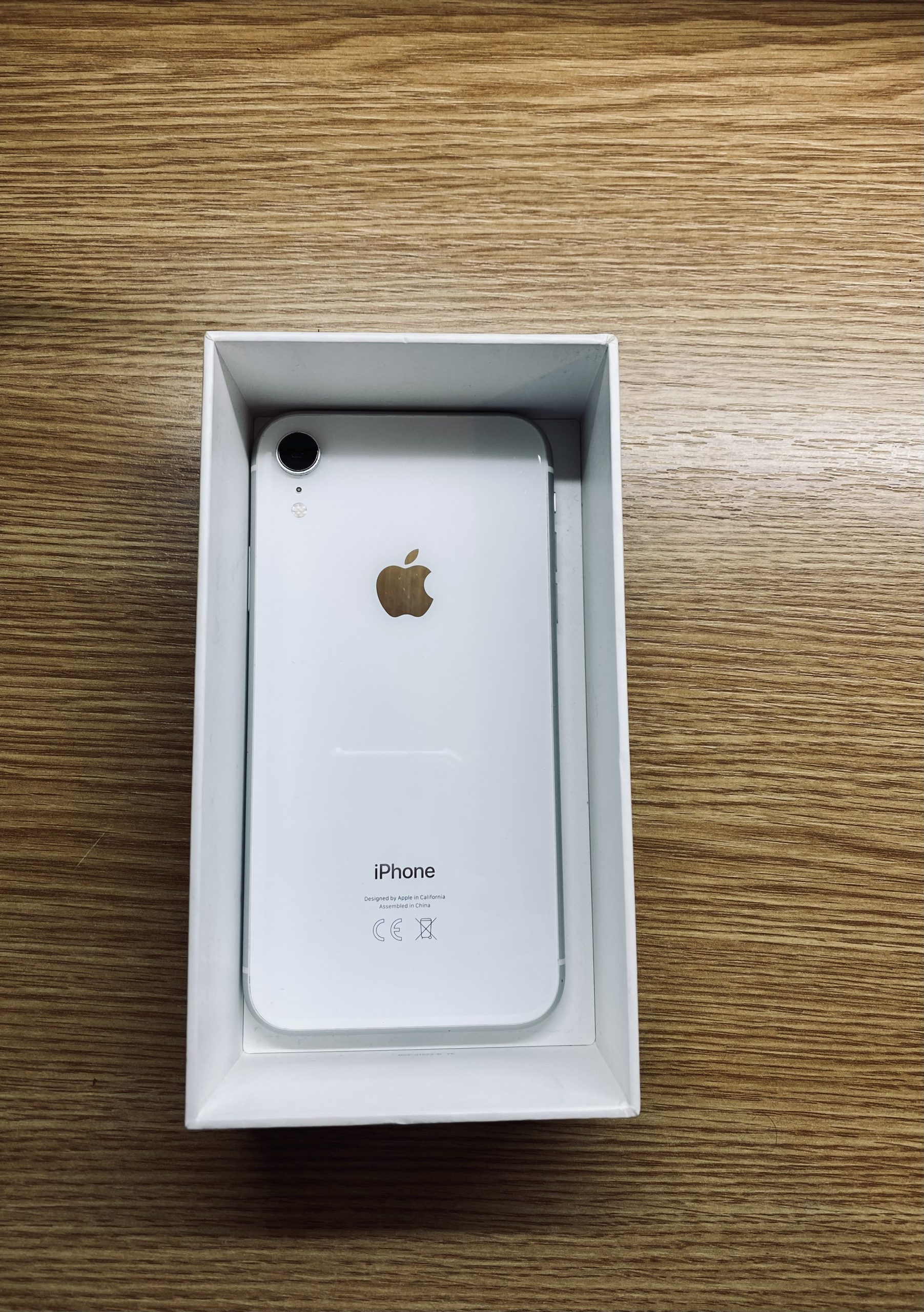 Prodajem IPHONE XR 64GB