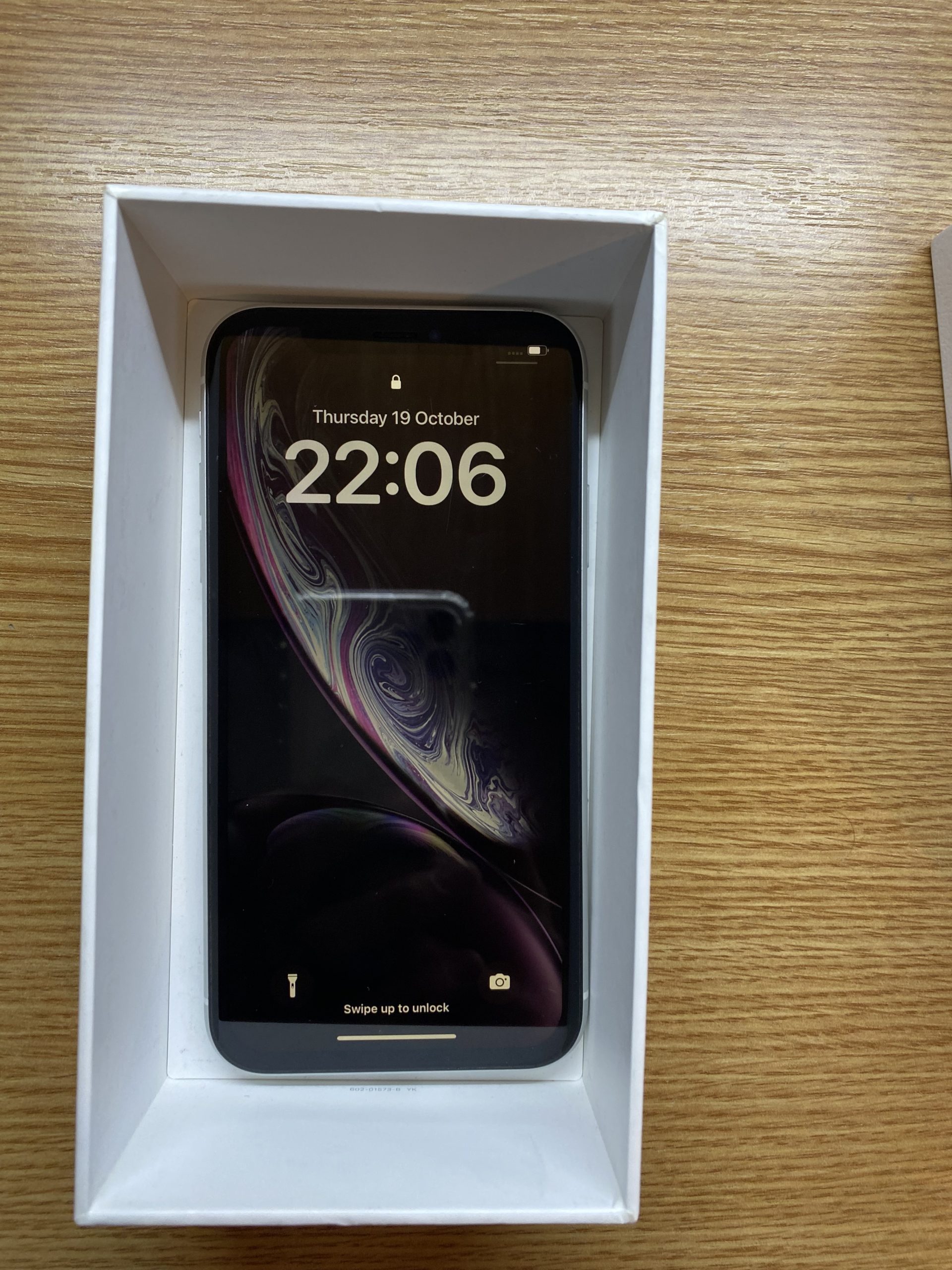 Prodajem IPHONE XR 64GB