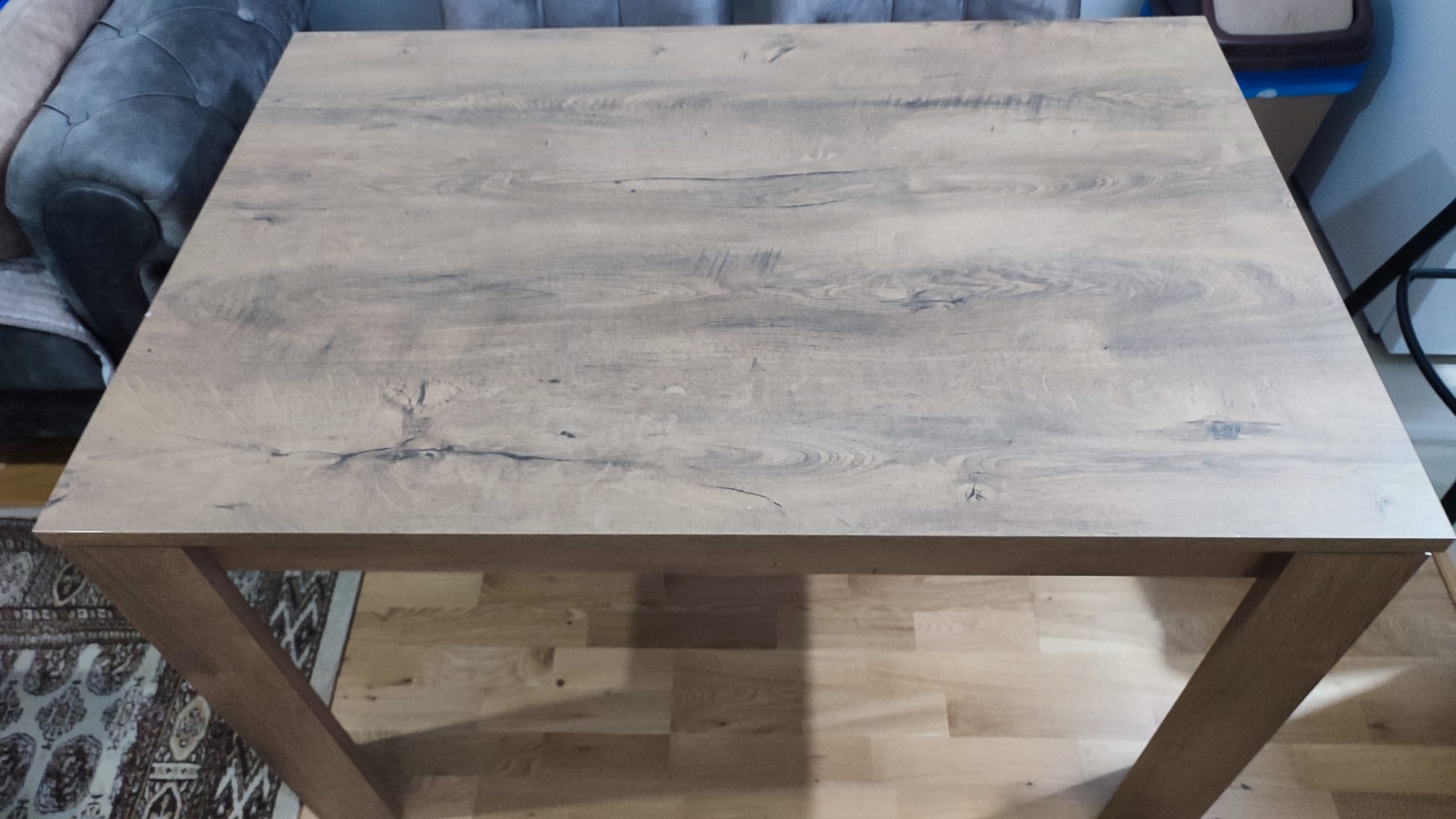 Prodajem trpezarijski sto