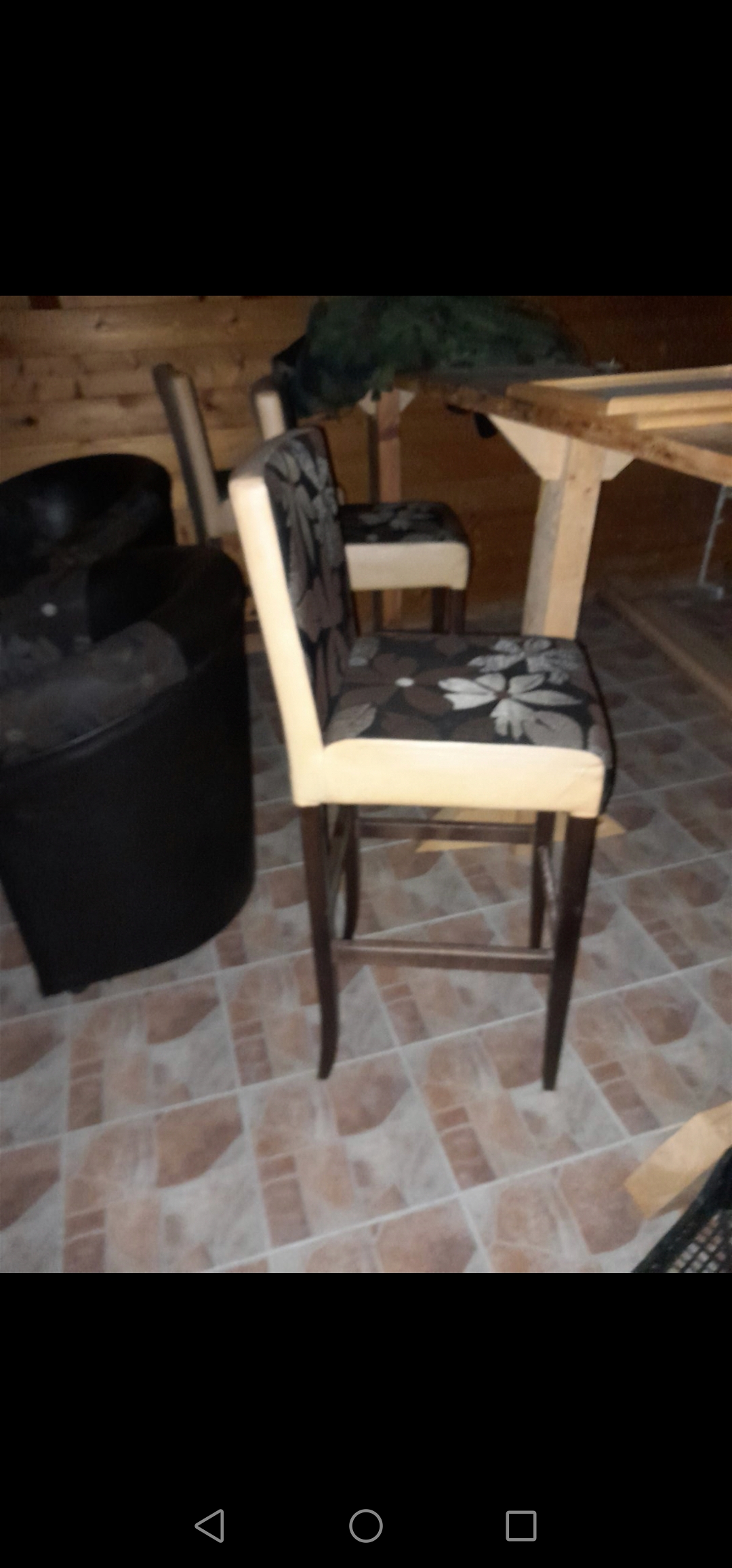 Prodajem barske stolice