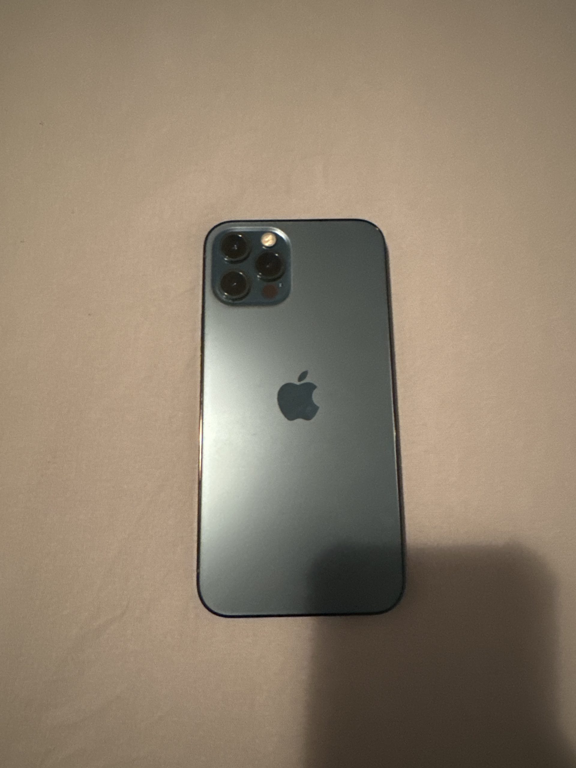 Prodajem iphone12 pro 128gb