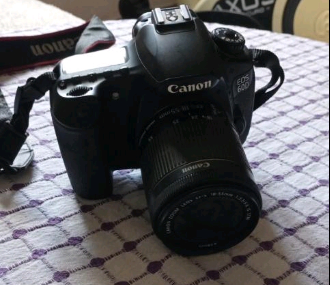 Fotoaparat CANON EOS60D