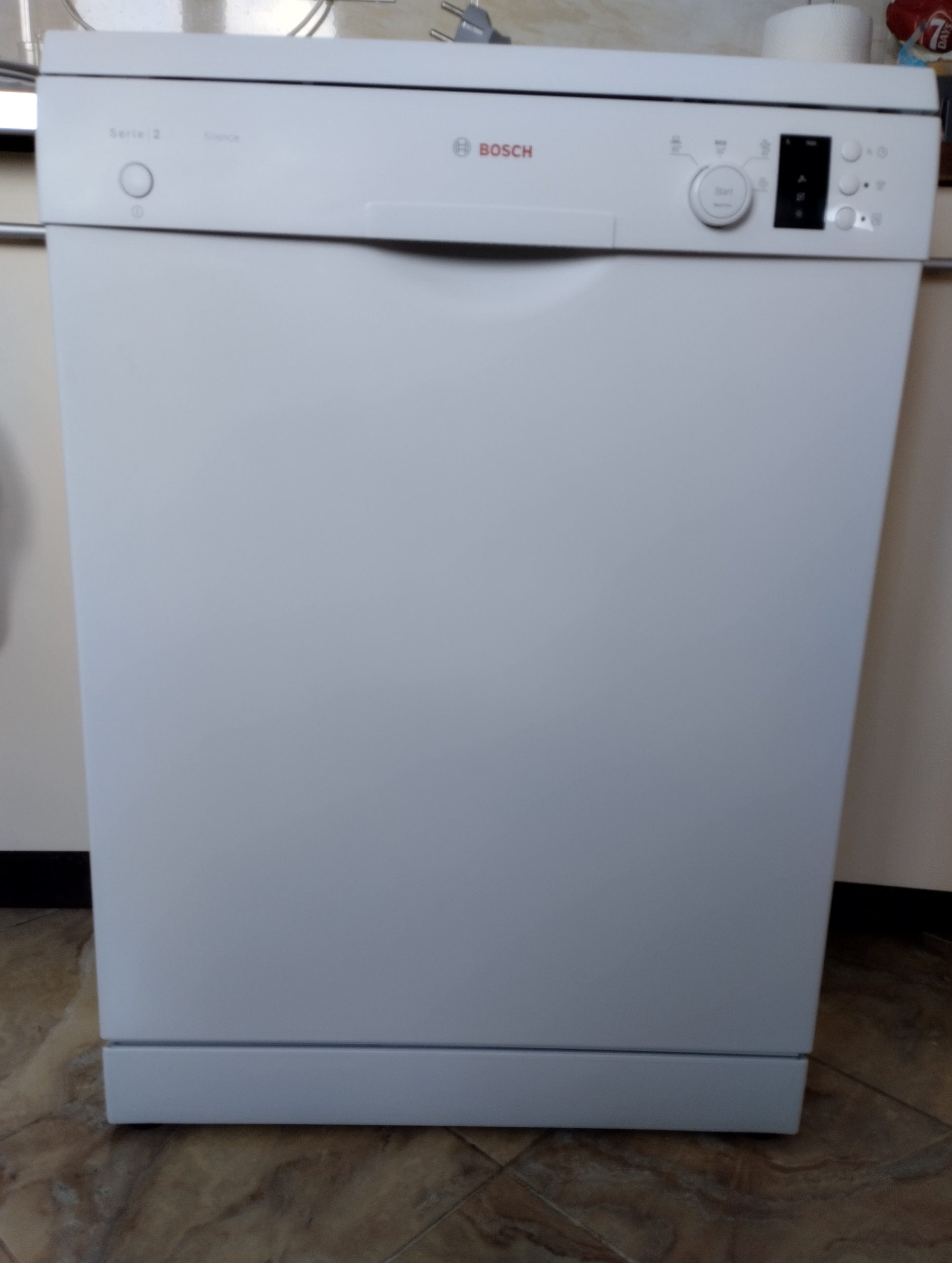 Prodajem masinu za sudove