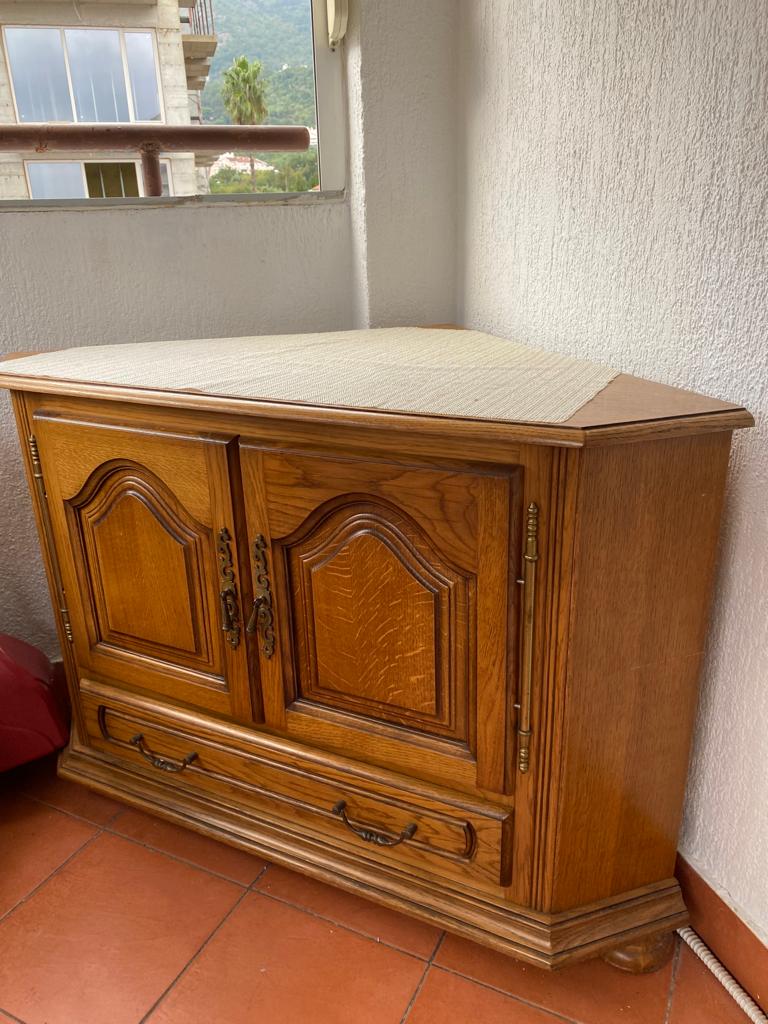 Odicno ocuvano,puno drvo