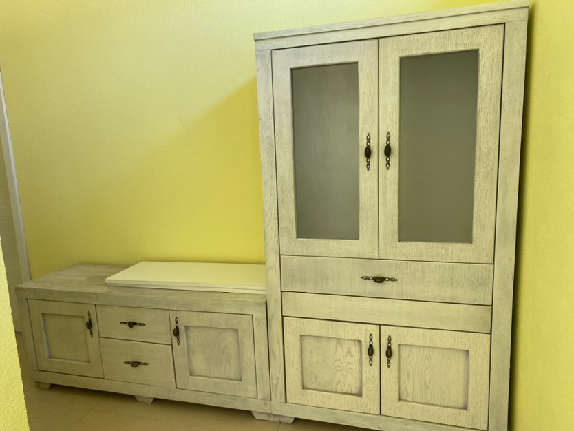 Prodajem komodu puno drvo