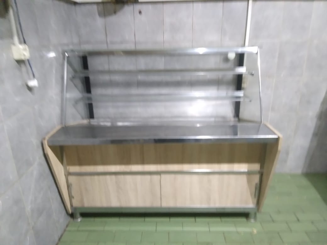 Topla i neutralna vitrina