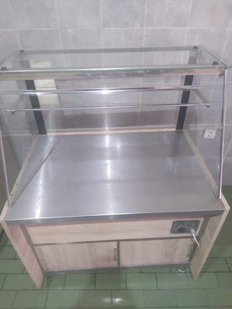 Topla i neutralna vitrina