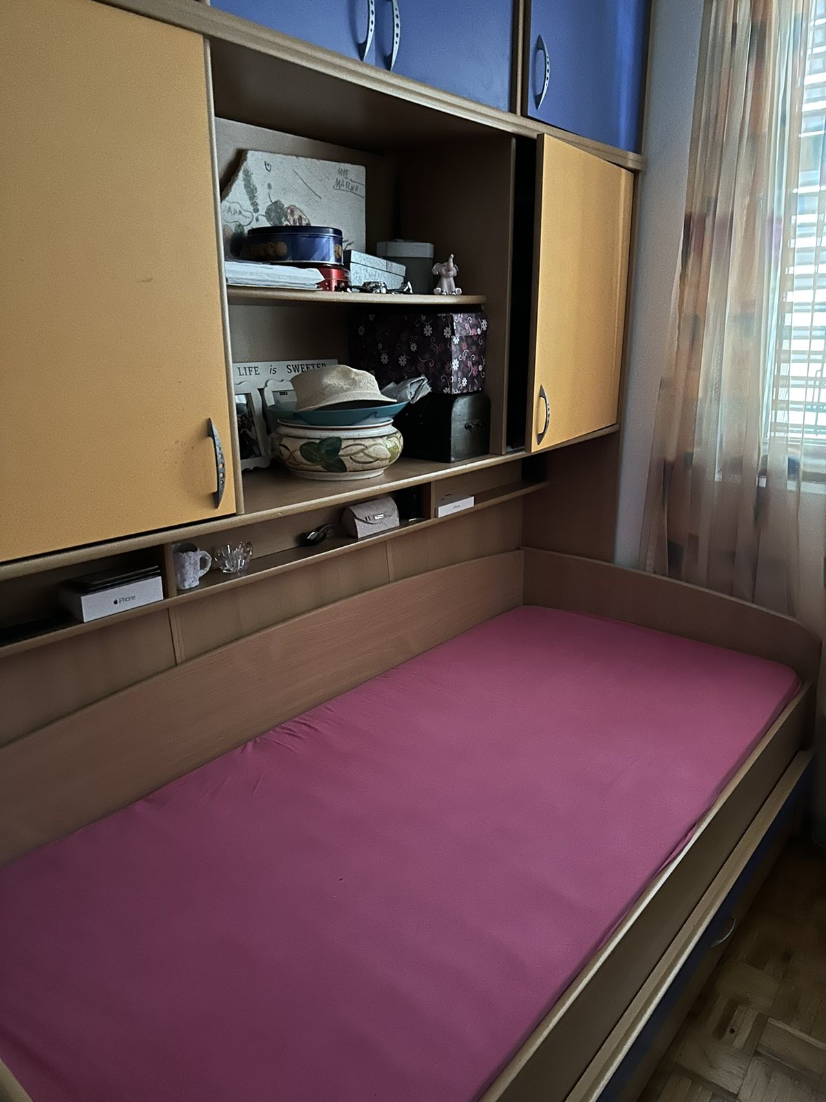 Prodajem plakar sa dva kreveta