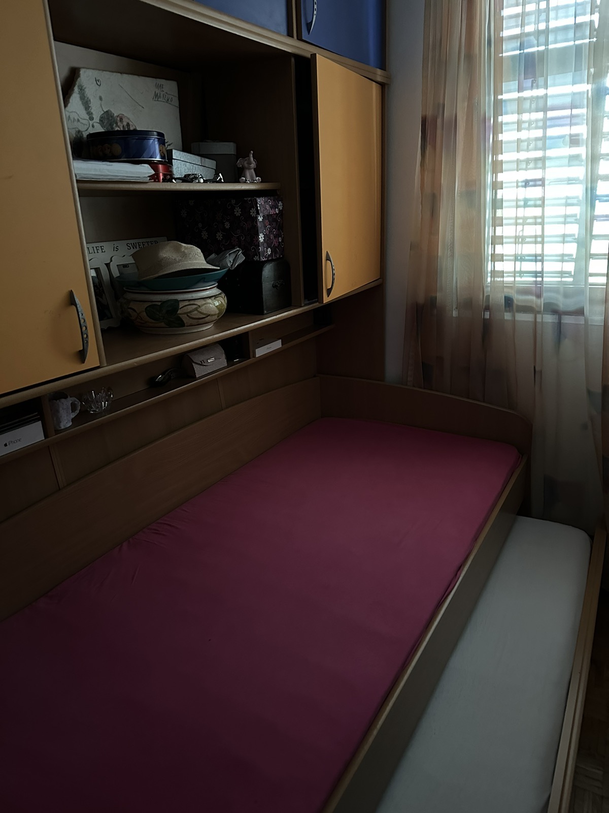 Prodajem plakar sa dva kreveta