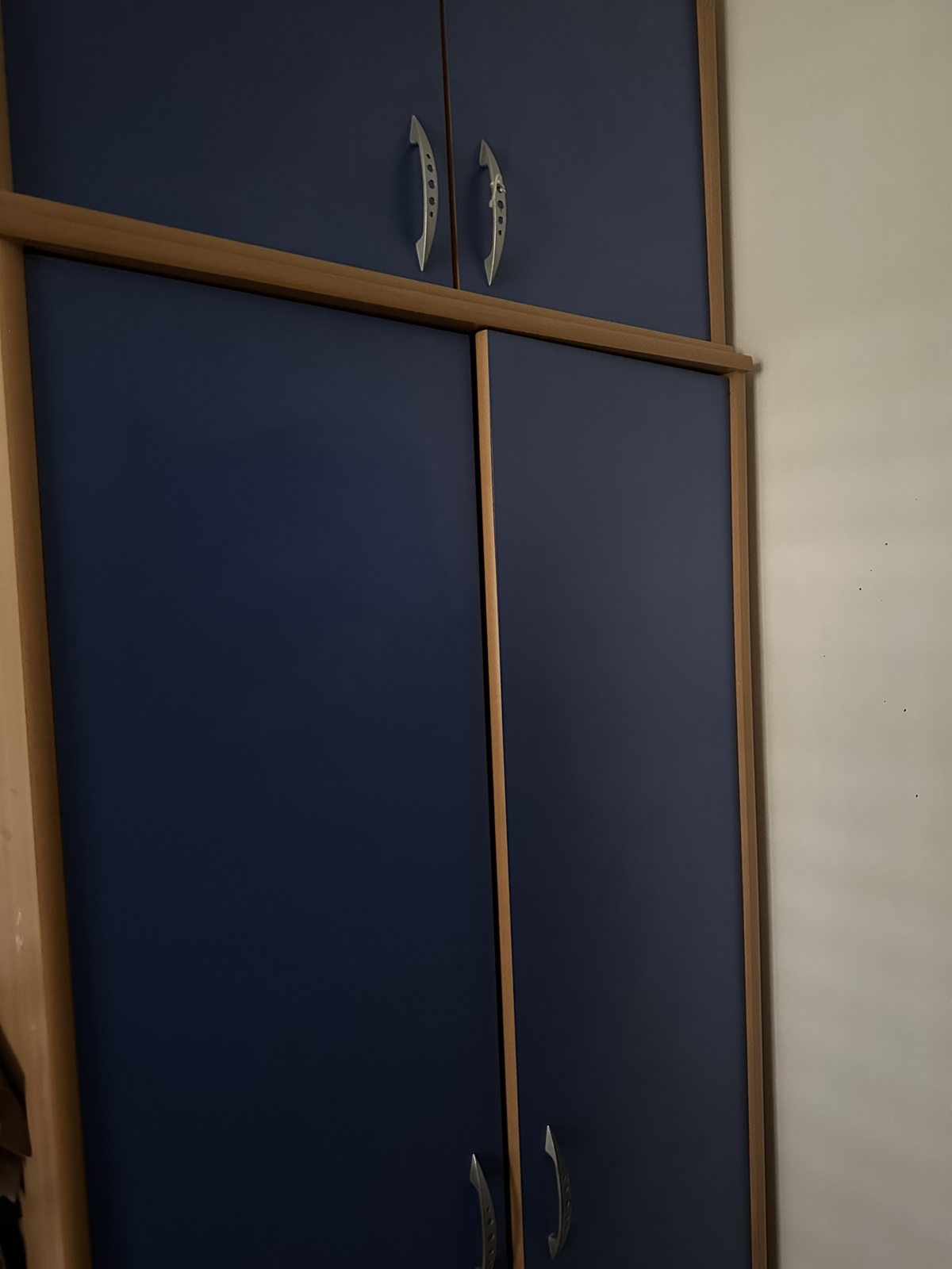 Prodajem plakar sa dva kreveta