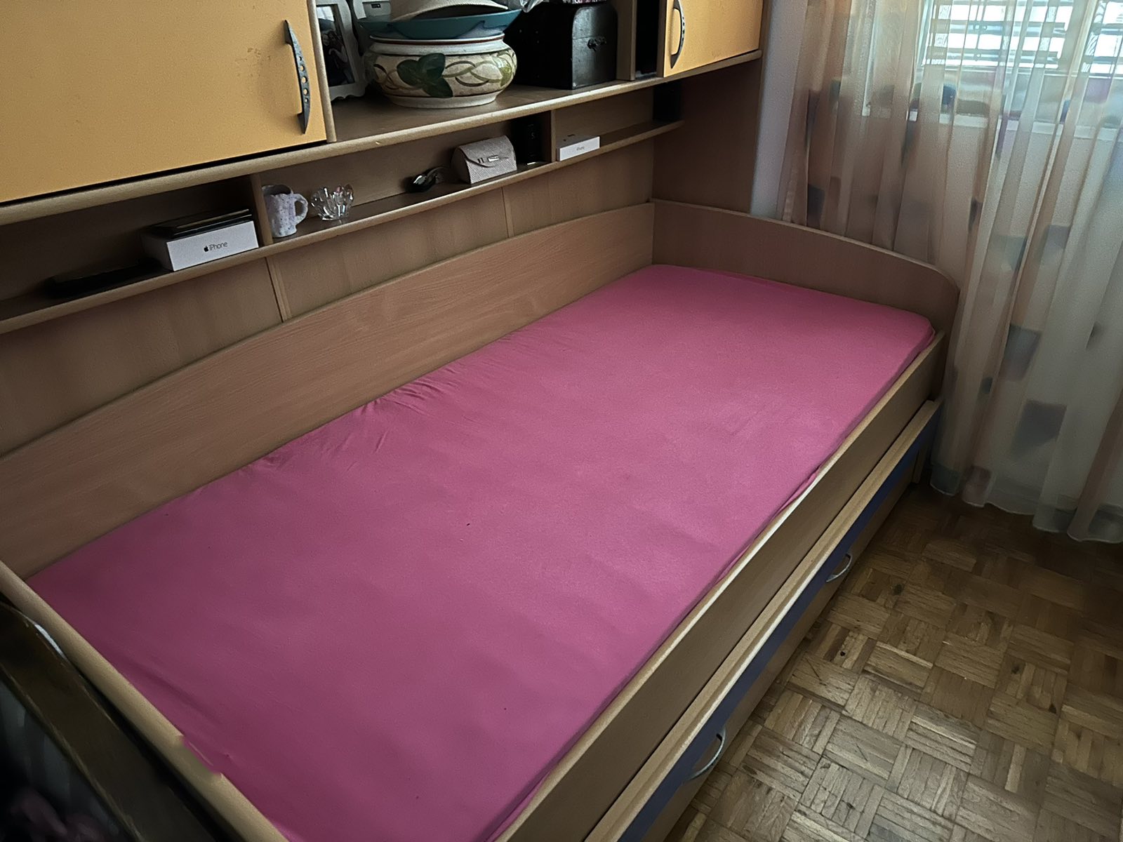 Prodajem plakar sa dva kreveta